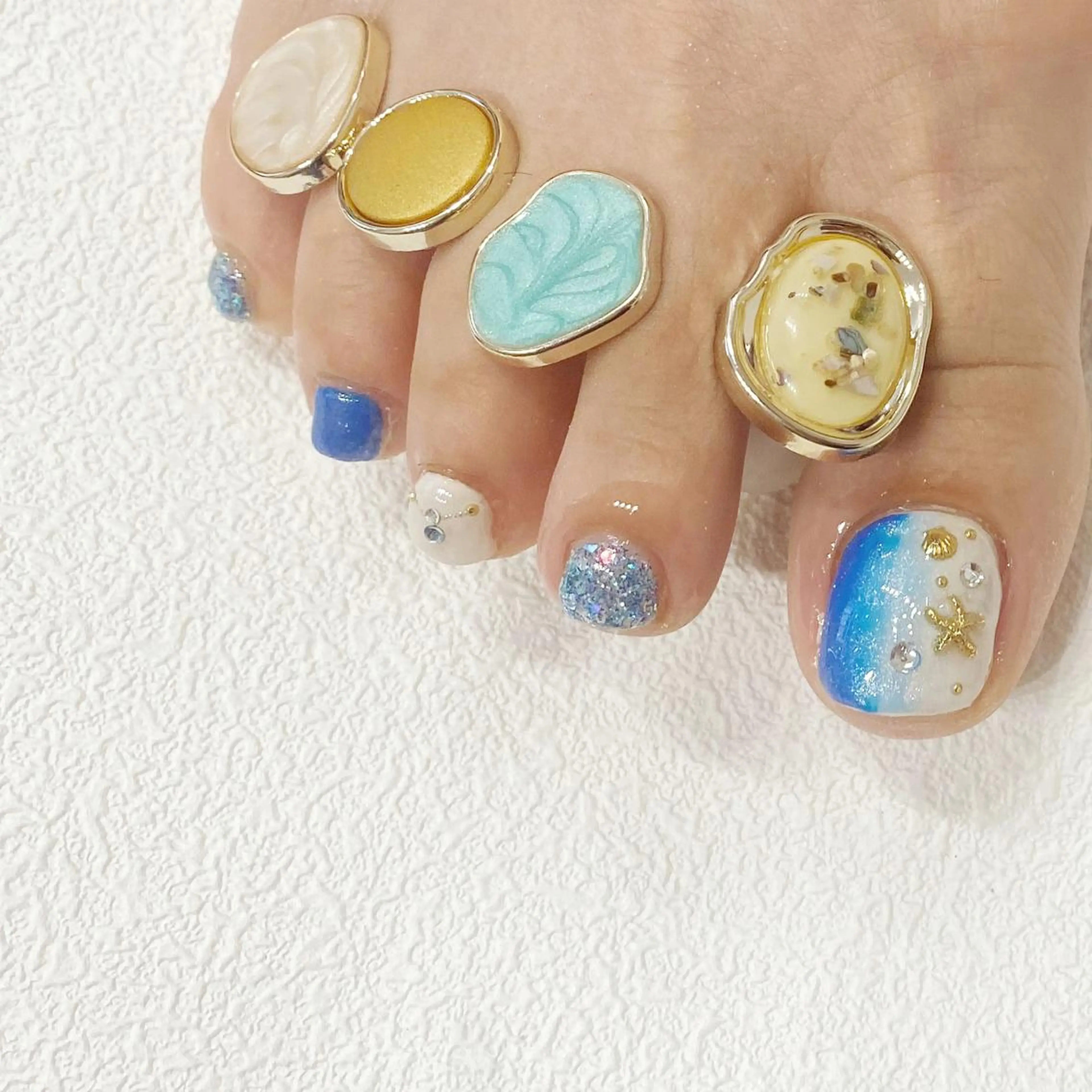 ネイル フットネイル ジェルネイル ラメ(グリッター) ワンカラーネイル 夏ネイル melumooi nailのネイルデザイン