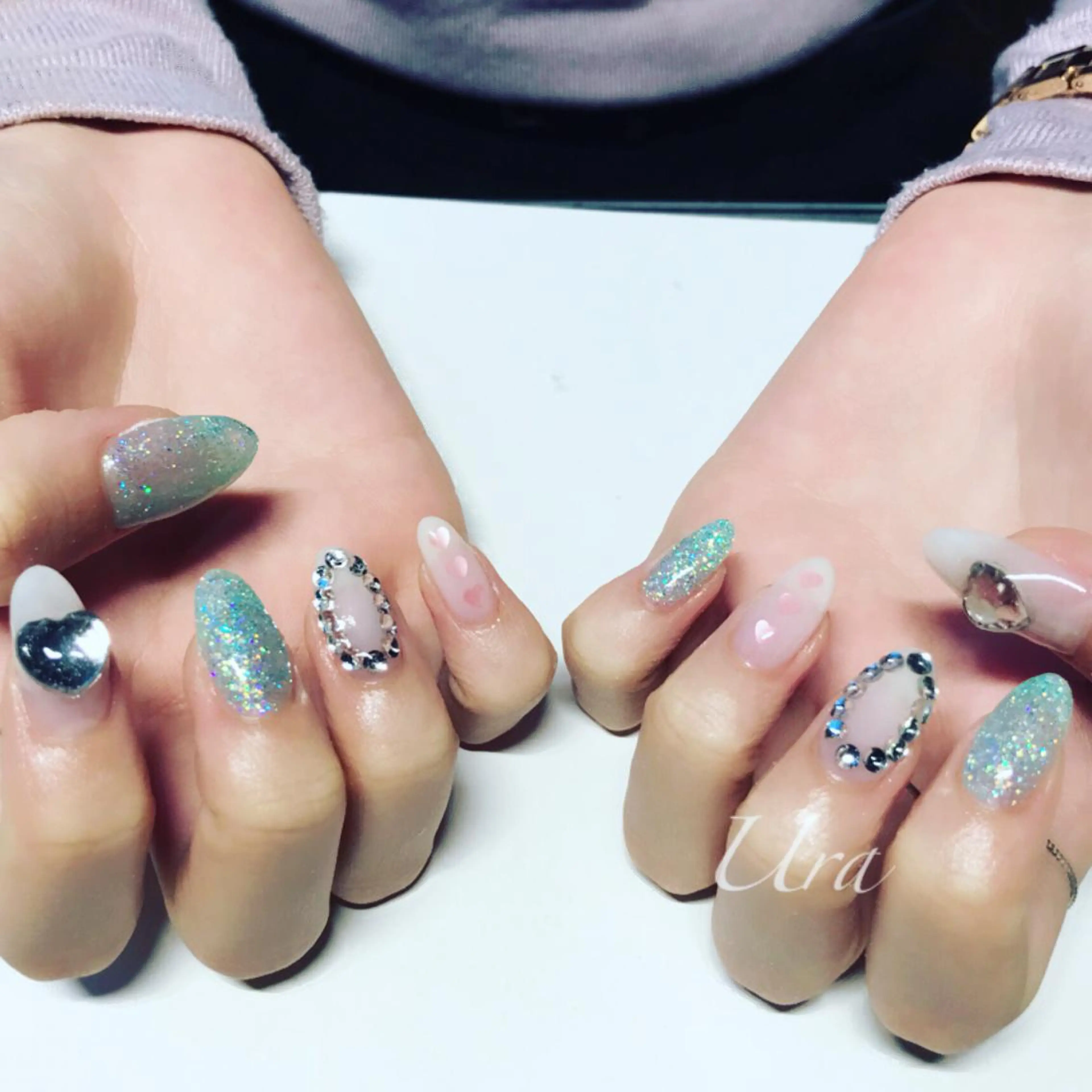 ネイル ハート キラキラネイル ストーンネイル UrakoNail 《nail》のネイルデザイン