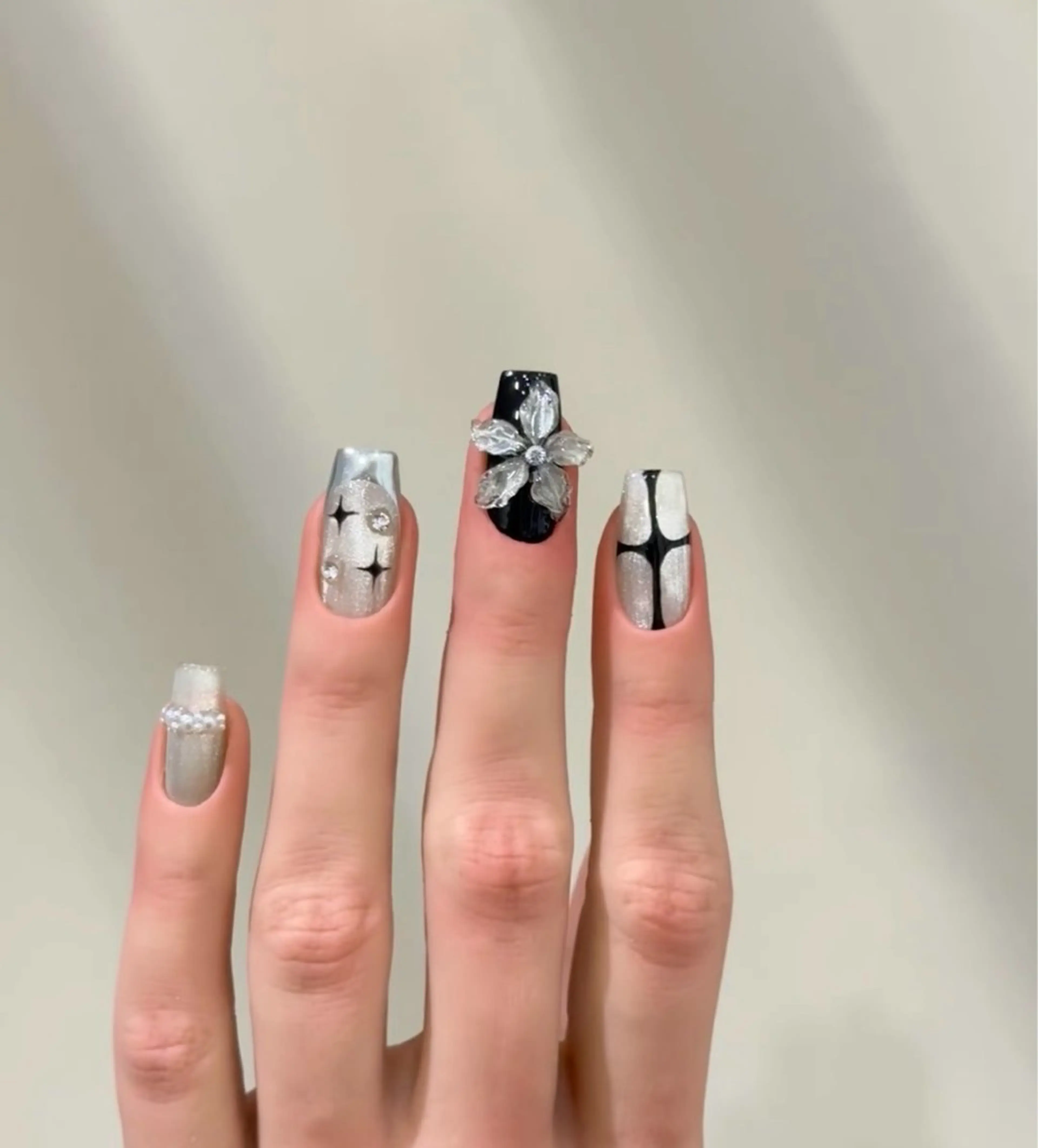 ネイル アートネイル オーロラネイル チークネイル フレンチネイル ガラスフレンチ ハンドネイル 🎀YooLi Nail salonのネイルデザイン
