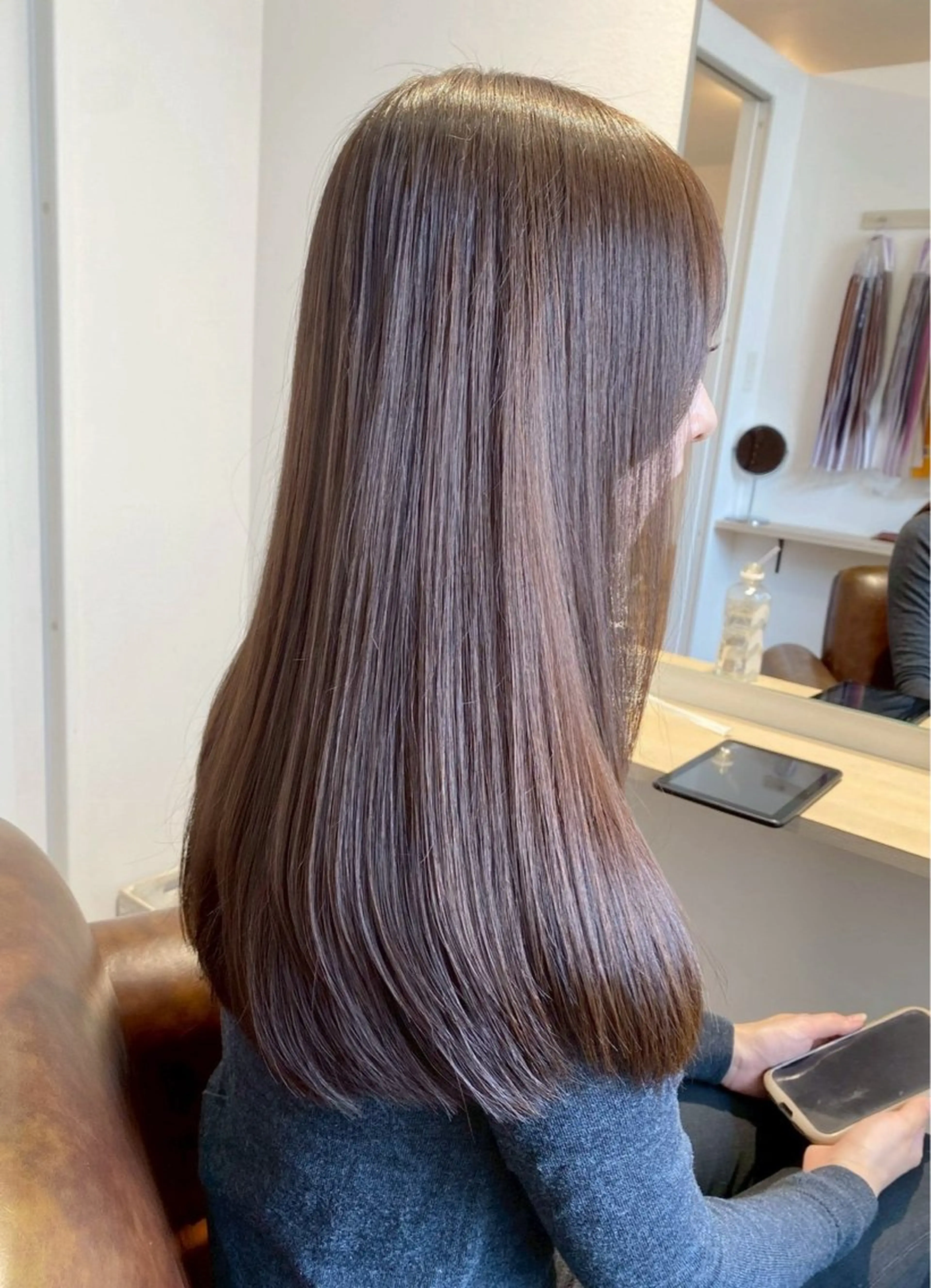 セミロング カラー ベージュカラー ブリーチ ブラウンカラー ブラウンベージュ ブリーチなしカラー mint所属・ヒラモト チサのヘアスタイル