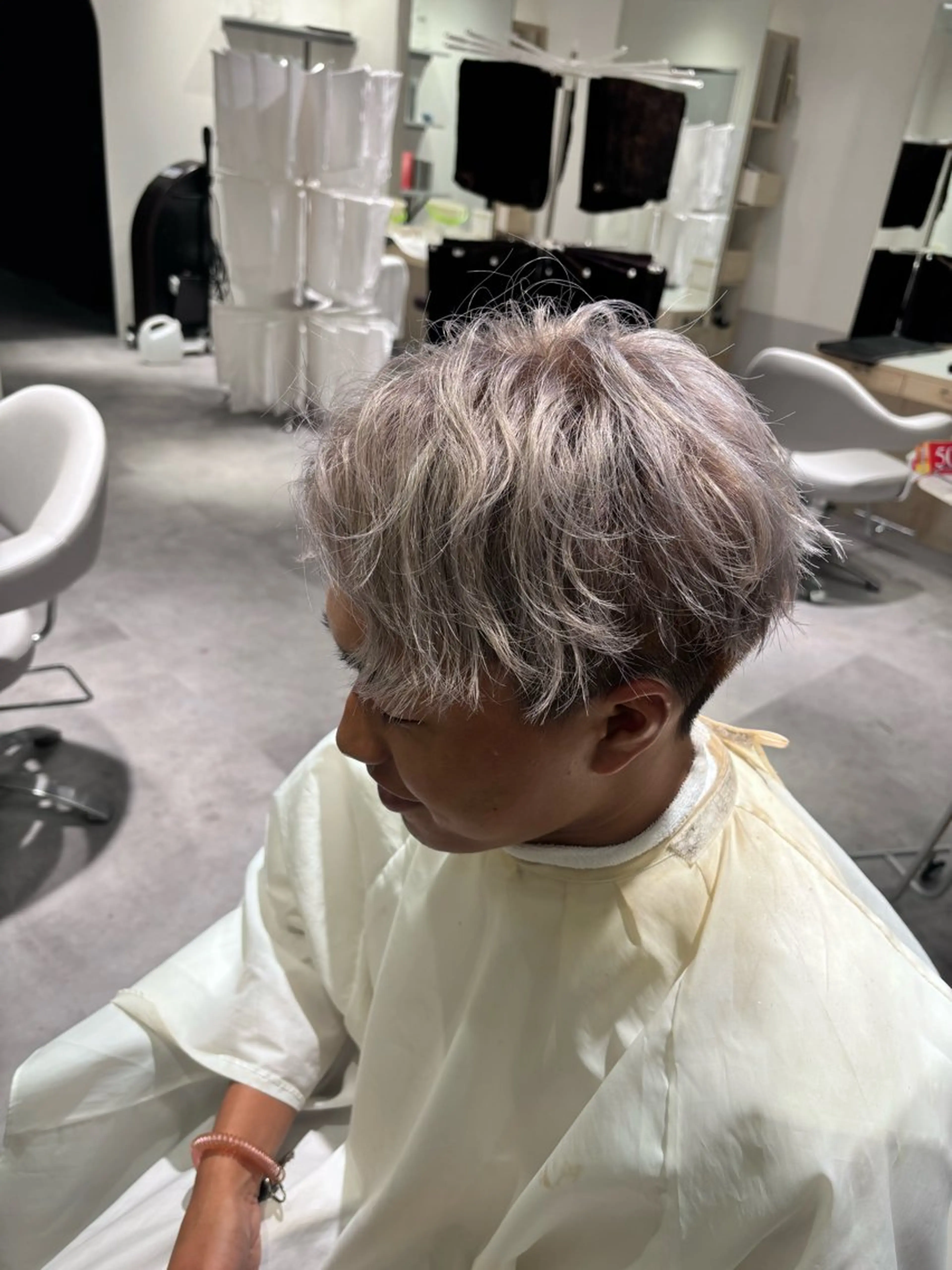カラー ブリーチ ケアブリーチ ケアカラー ハイトーンカラー シルバー メンズカット・パーマ 募集中⭐️/吉川のヘアスタイル