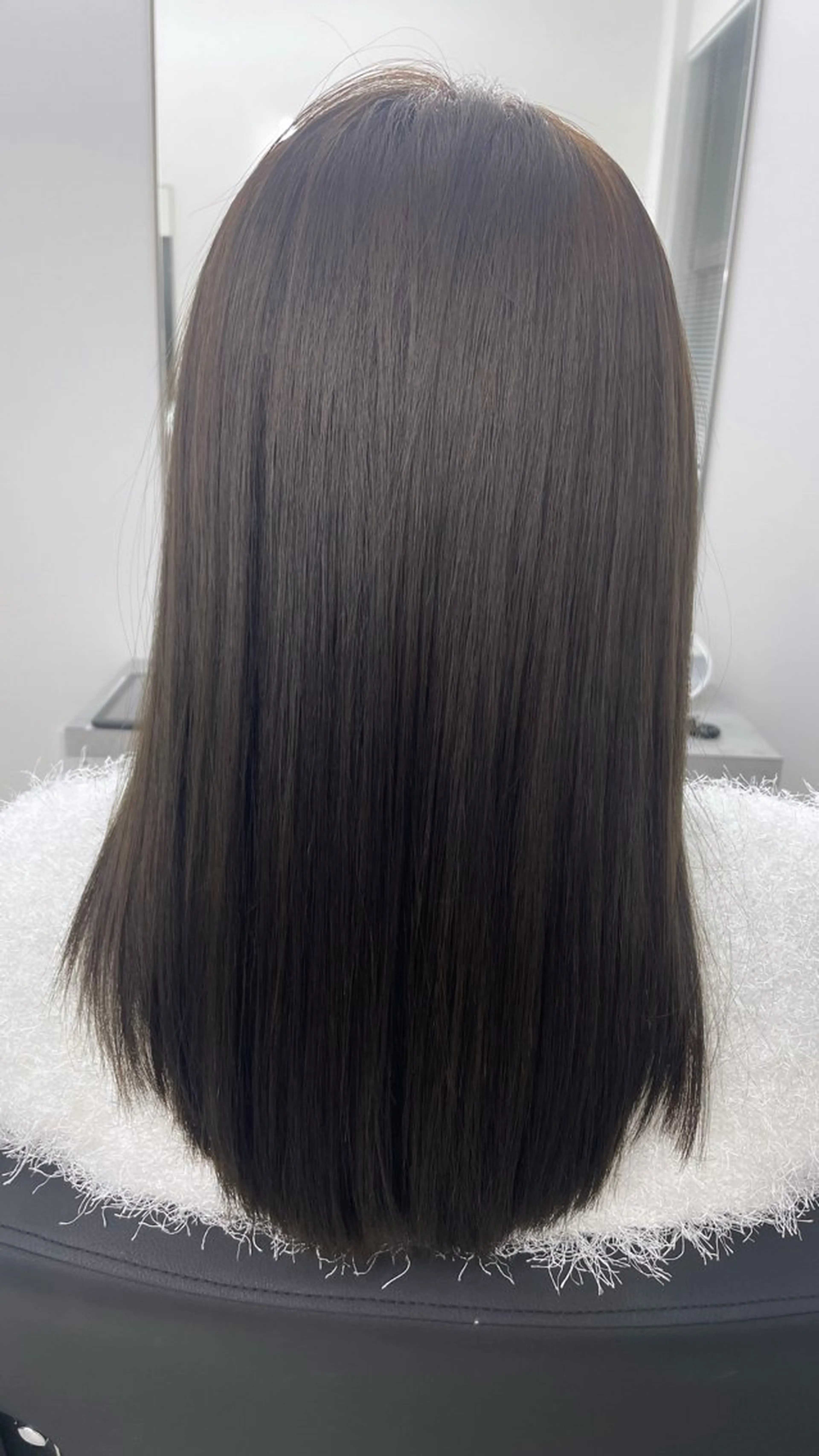 セミロング カット ヘアカラー トリートメント 💕透明感赤味カラー ぱっつんボブ🩷のヘアスタイル
