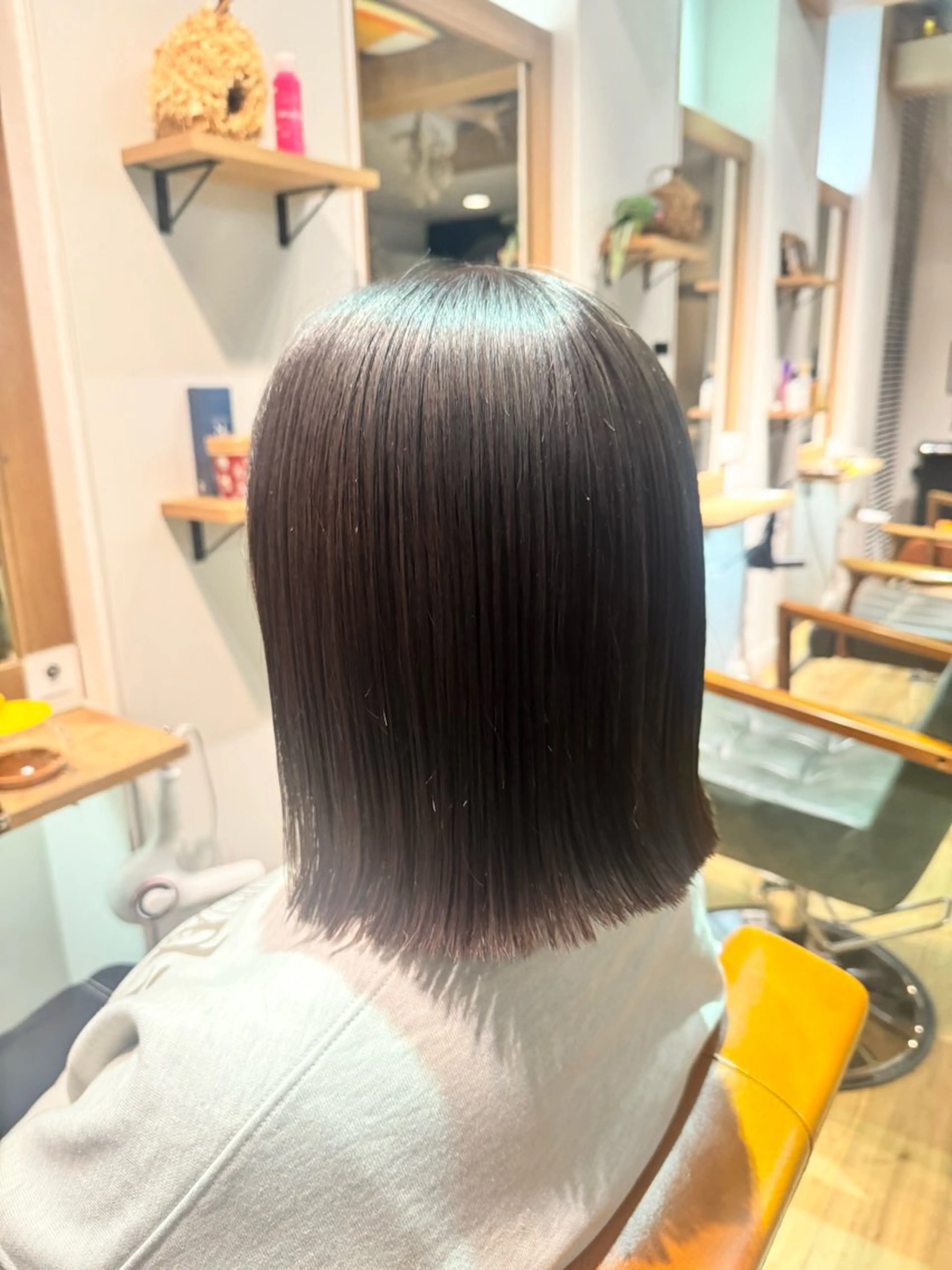 ミディアム カラー ブリーチ グレージュ ラベンダーカラー ラベンダーグレージュ ラベンダーグレー ヘアカラー トリートメント ツキダテ ユイのヘアスタイル