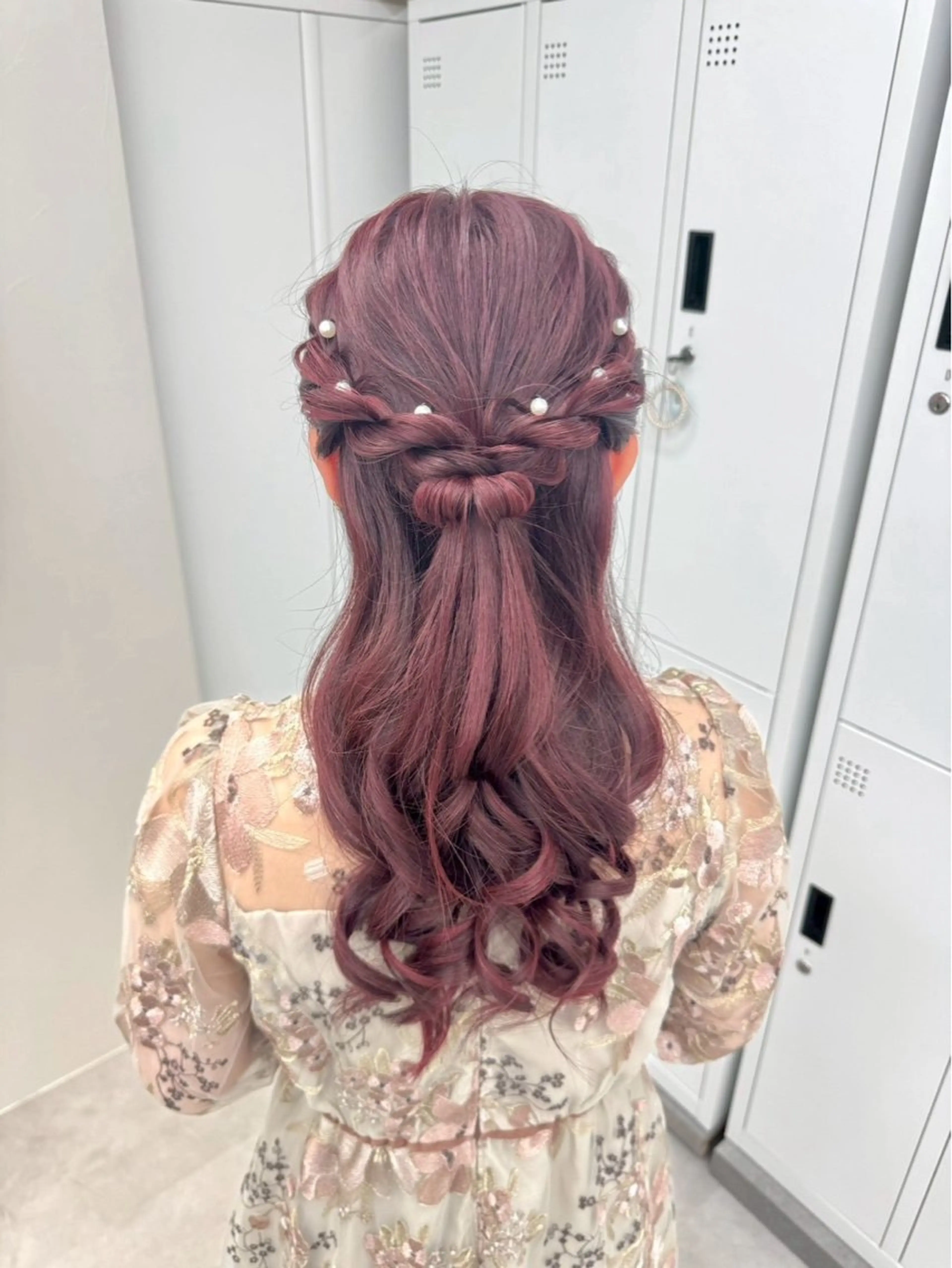 セミロング ヘアアレンジ ハーフアップ ヘアセット お呼ばれアレンジ/ ハイトーン/ゆう🩷のヘアスタイル