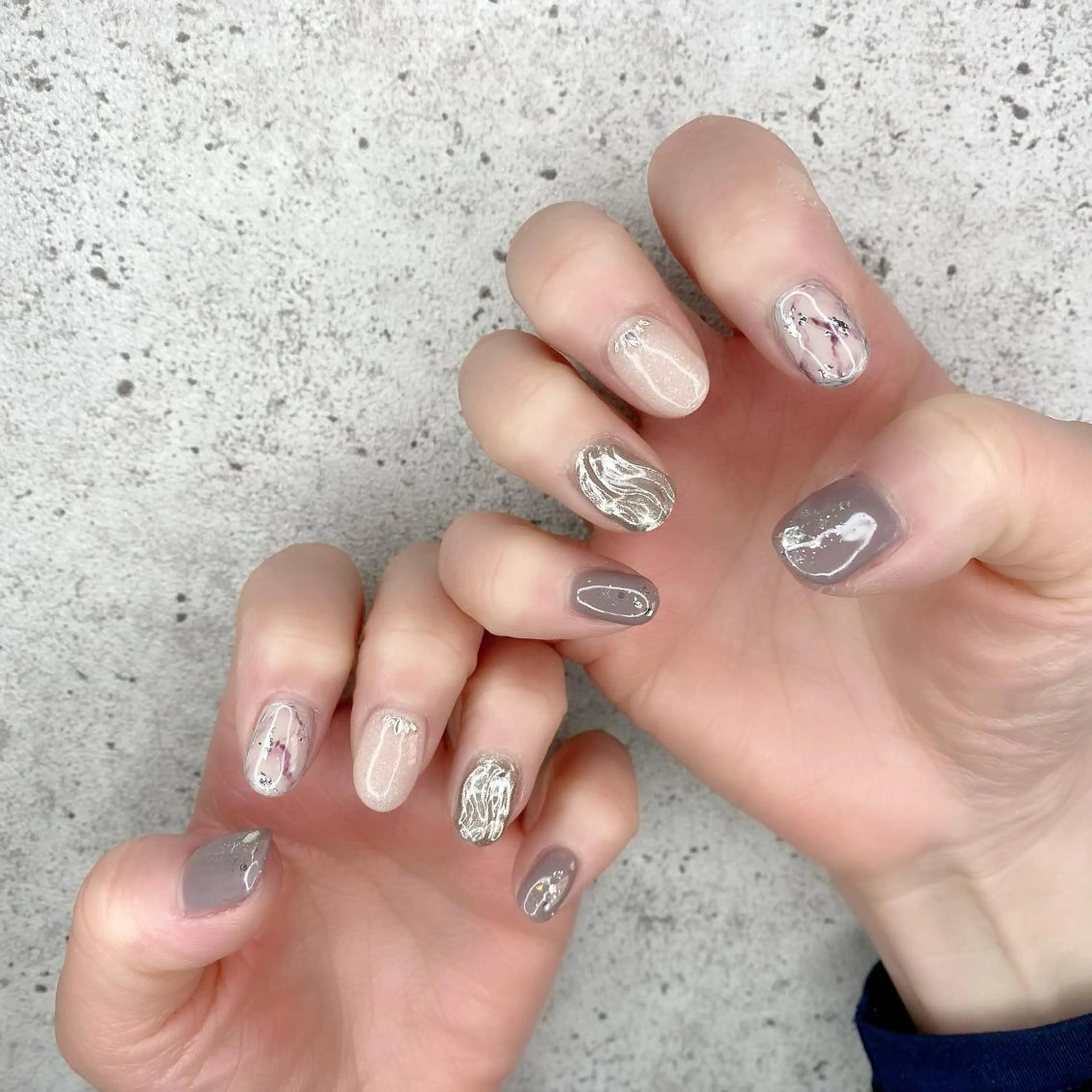 ミディアム カラー パーマ ヘアアレンジ メンズ キッズ ネイル マツエク・マツパ アイブロウ シルバー アートネイル 大理石ネイル(マーブル) ミラーネイル ニュアンスネイル ハンドネイル Salon Ｋのネイルデザイン