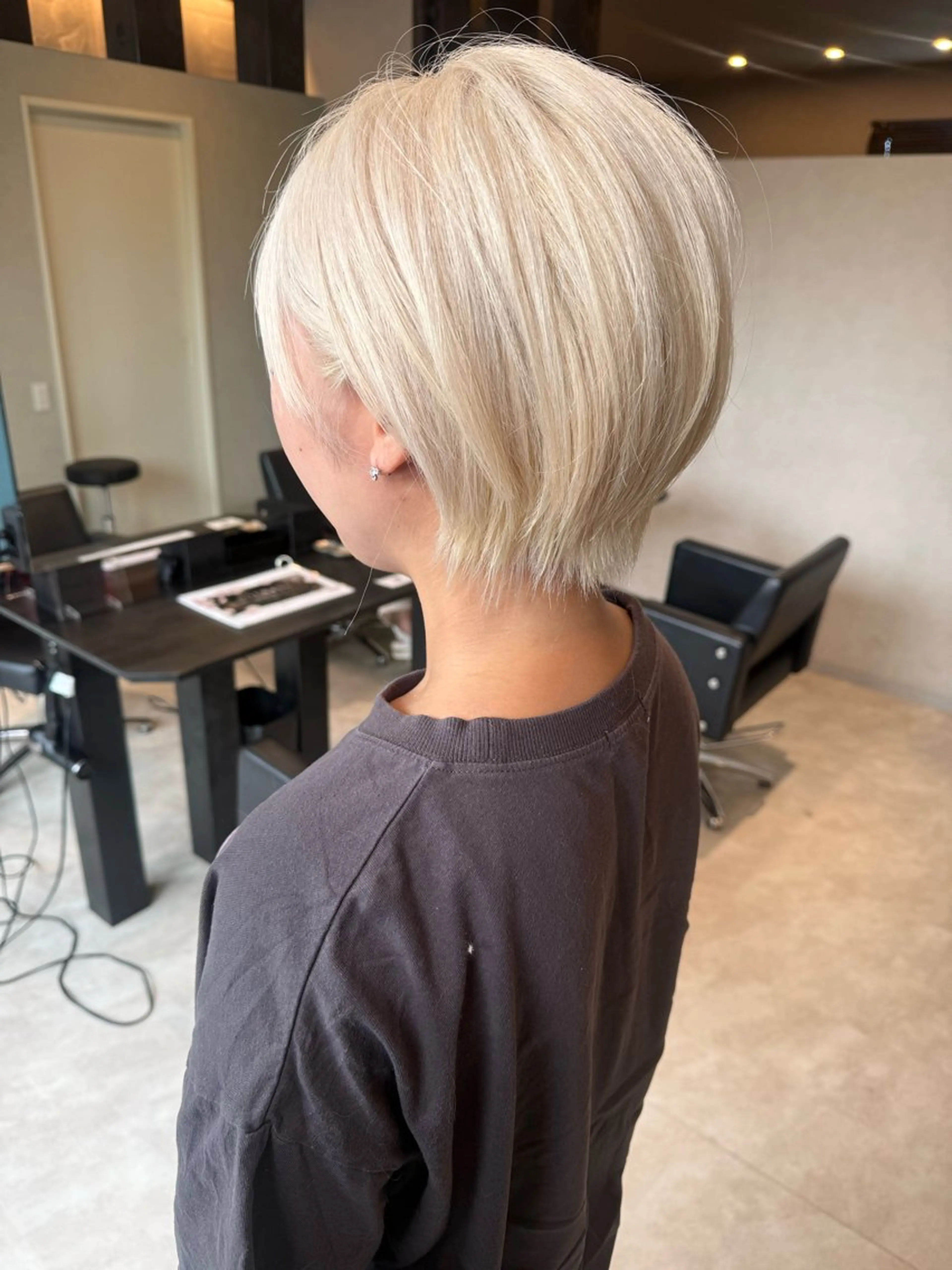 ショート カラー 抜きっぱなしブロンド ブロンド ヘアカラー 透明カラー/レイヤー misaki °＊のヘアスタイル