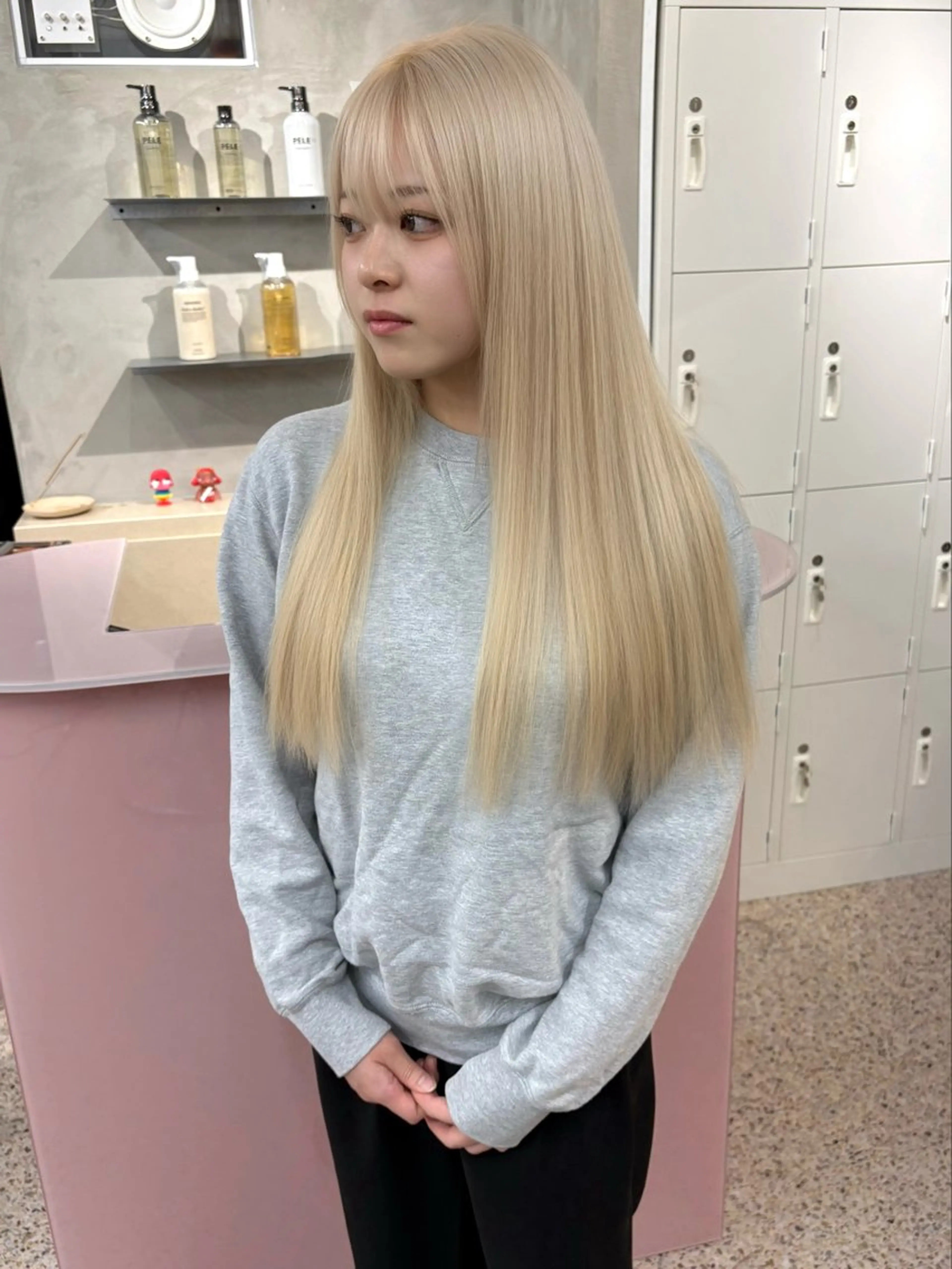 ロング カラー ヘアカラー トリートメント PELEハイトーン shinobuのヘアスタイル