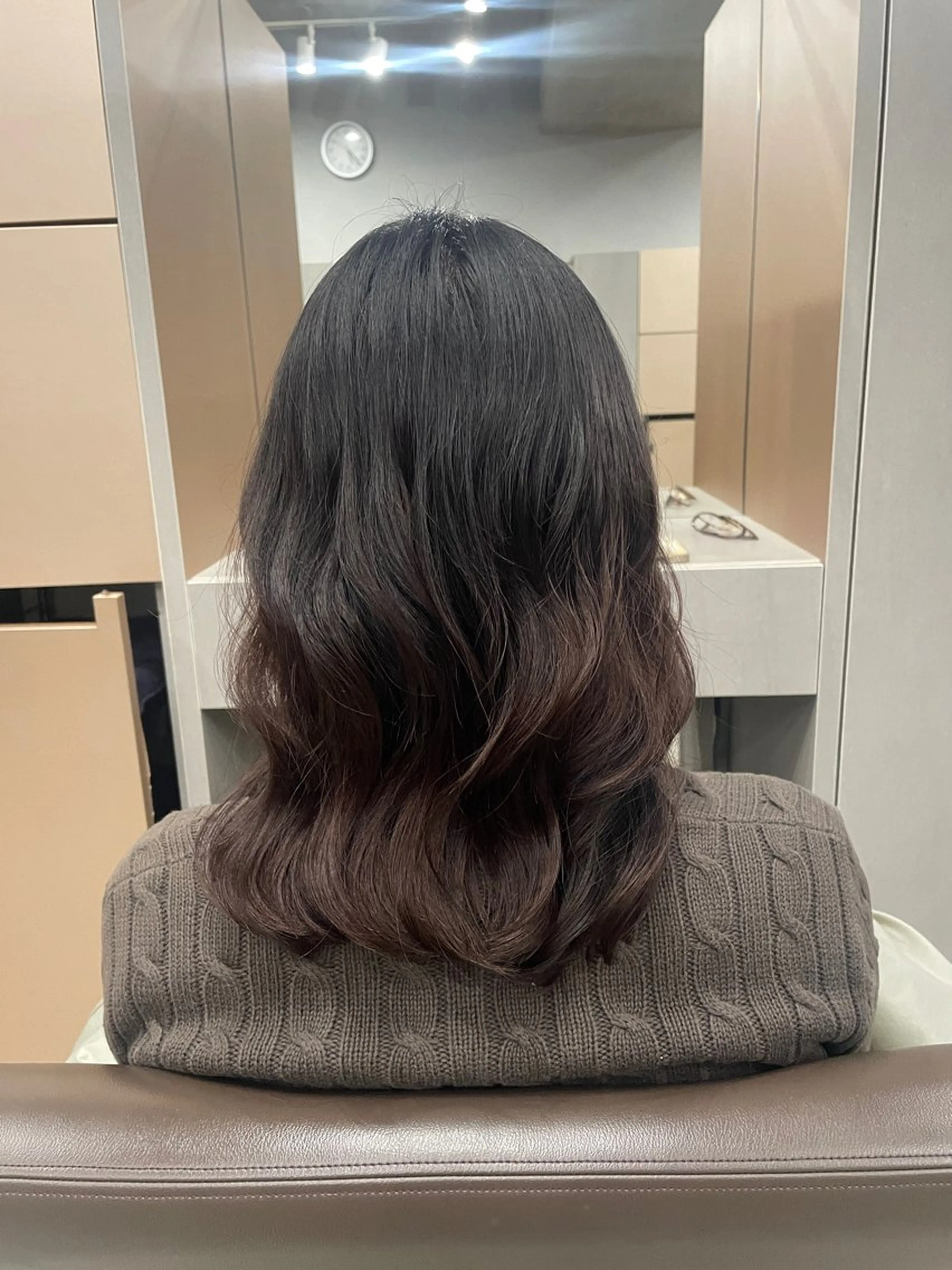 セミロング パーマ 曲がる縮毛矯正 センターパートのヘアスタイル