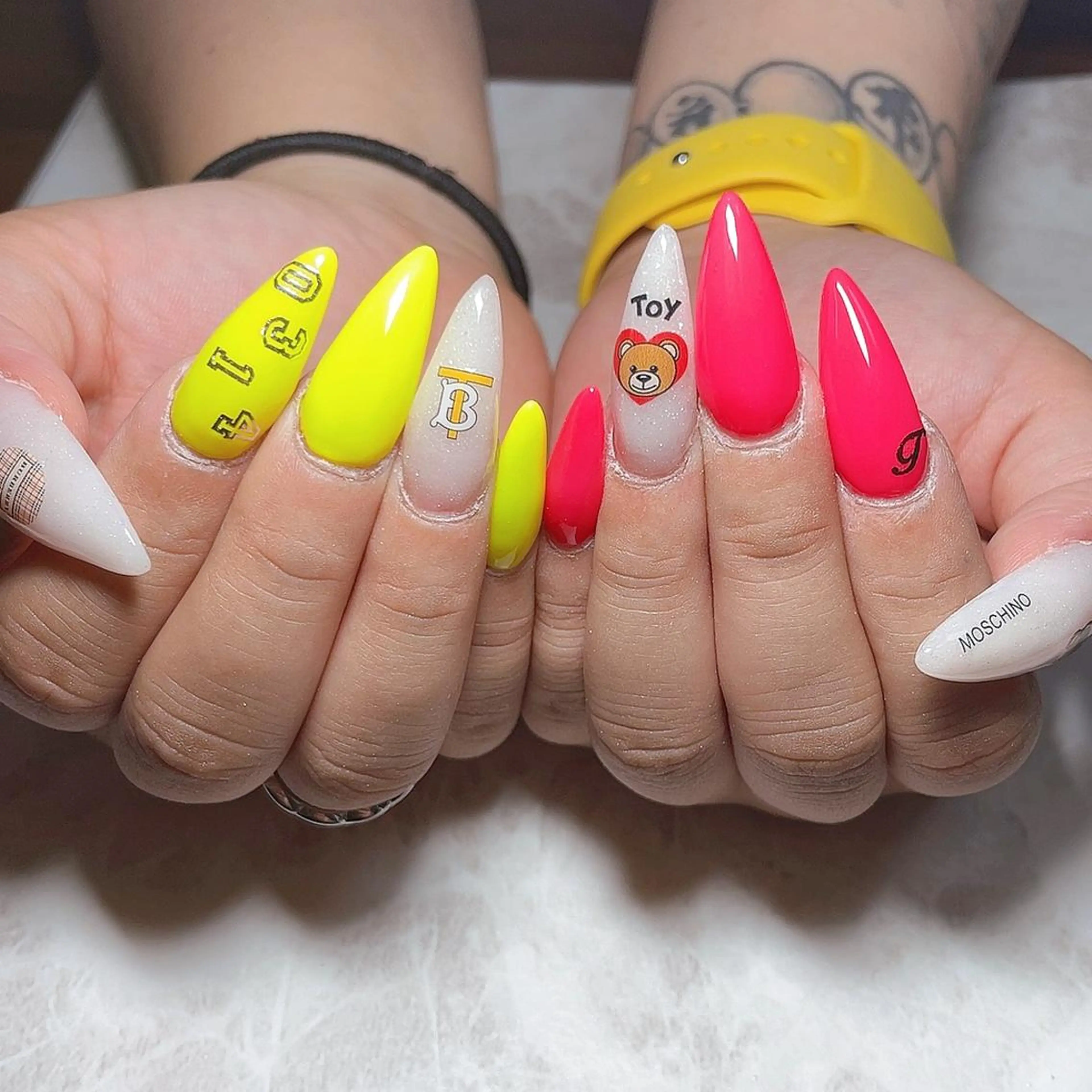 ロング ハンドネイル 知花 梨花のネイルデザイン