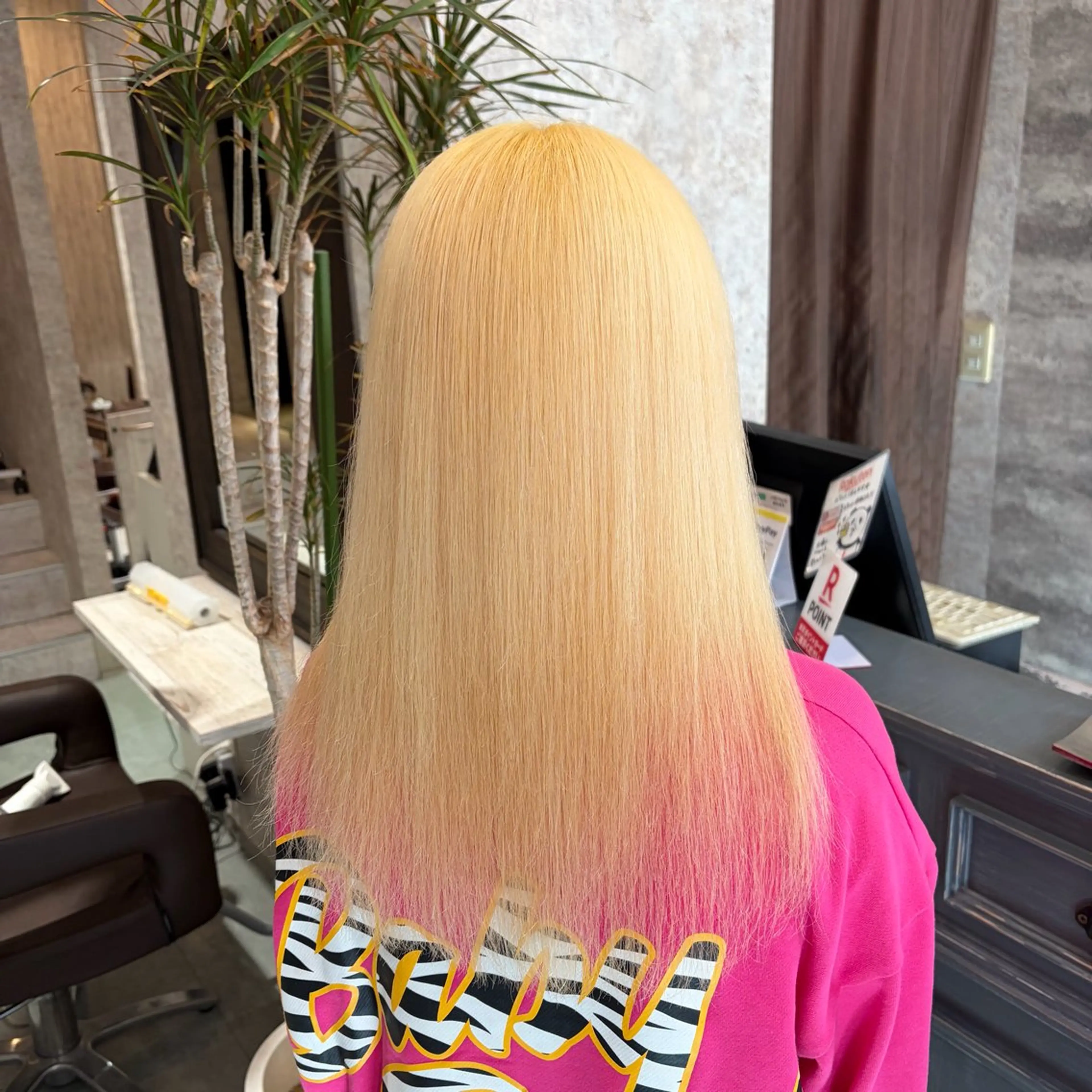 セミロング ヘアカラー 牧野 夏子のヘアスタイル