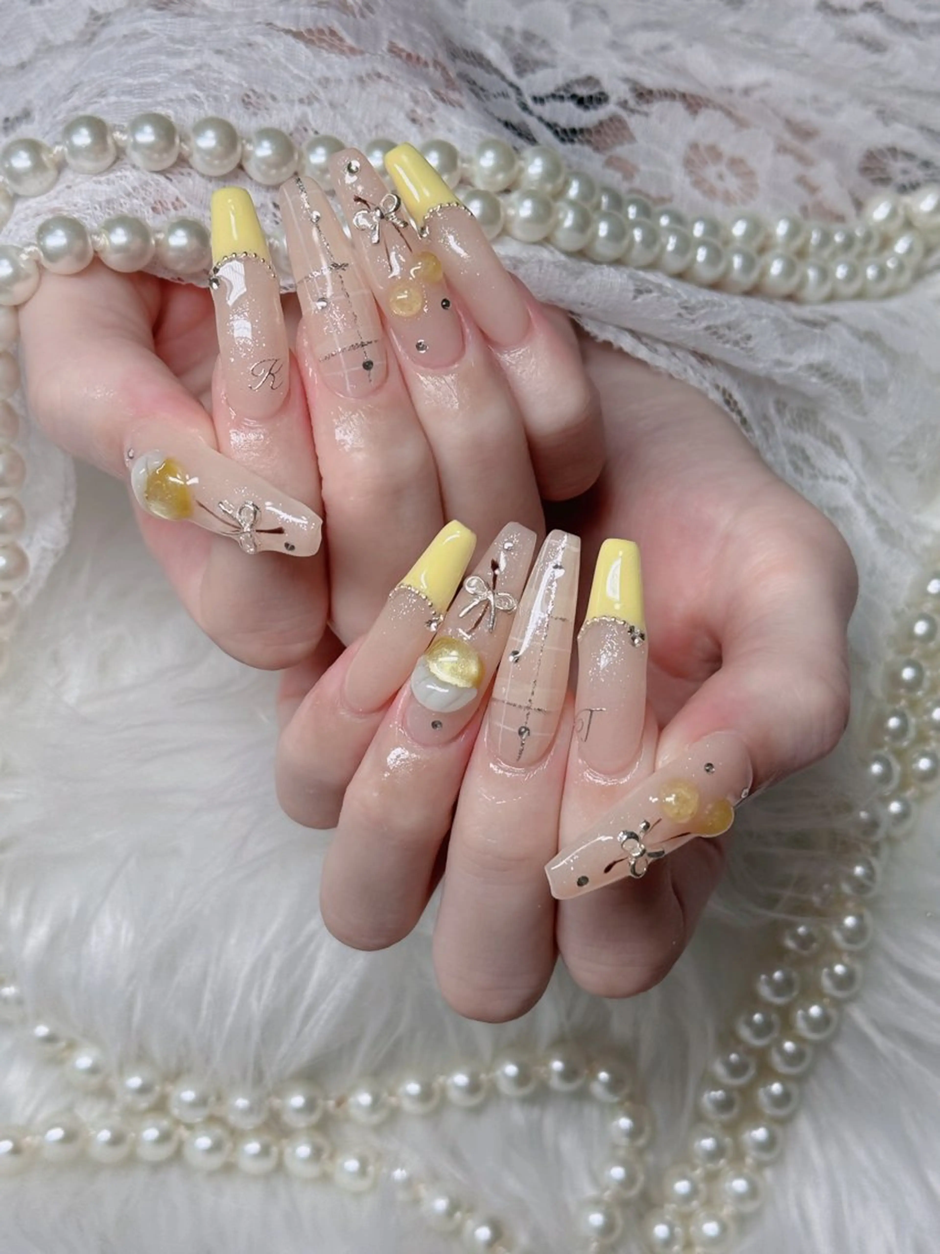 ネイル オーロラネイル フレンチネイル ジェルネイル ハロウィン キラキラネイル ハンドネイル H.baby Nail Salonのネイルデザイン