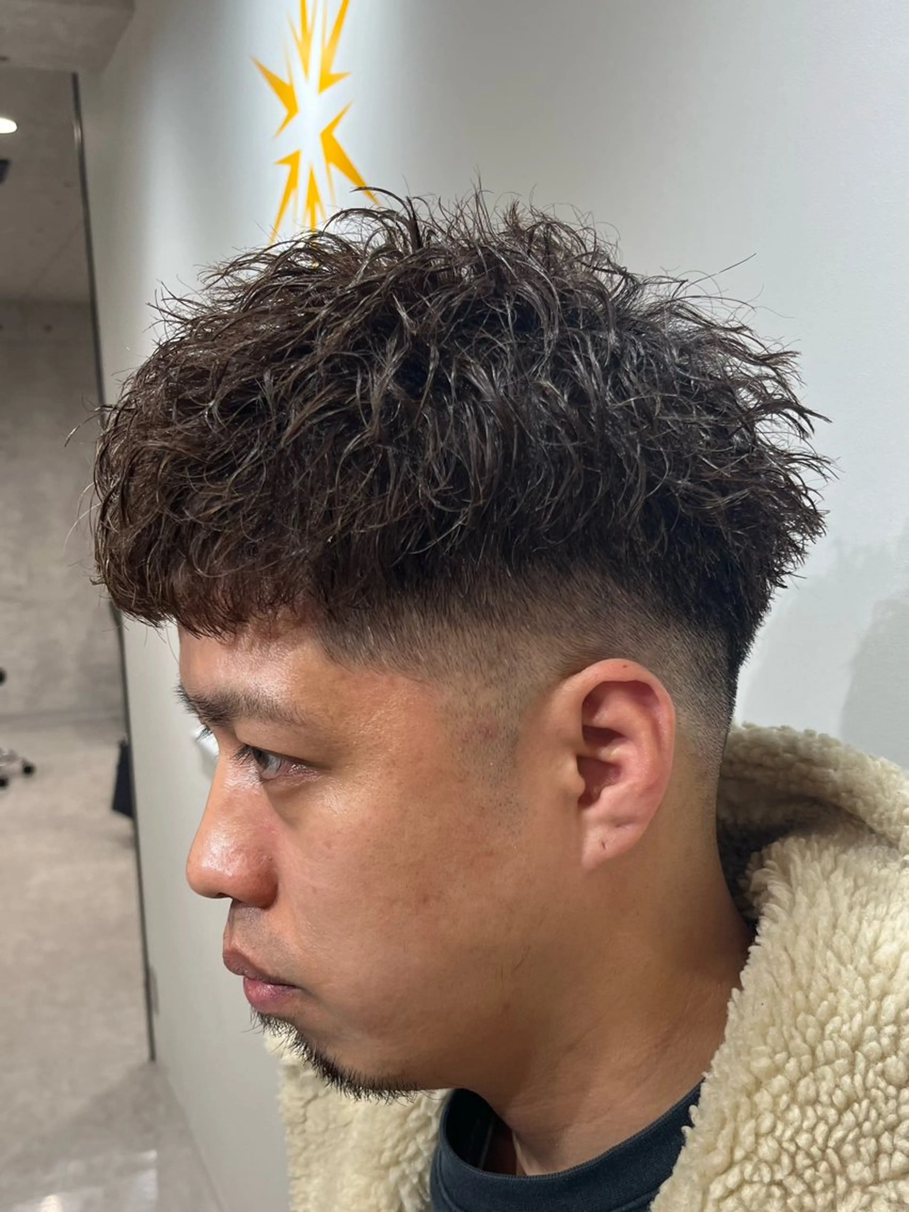 ショート パーマ メンズ フェードカット メンズパーマ メンズショート ショートヘア カット パーマ 【店長】メンズ職人 短髪　ハイトーン🔥のヘアスタイル