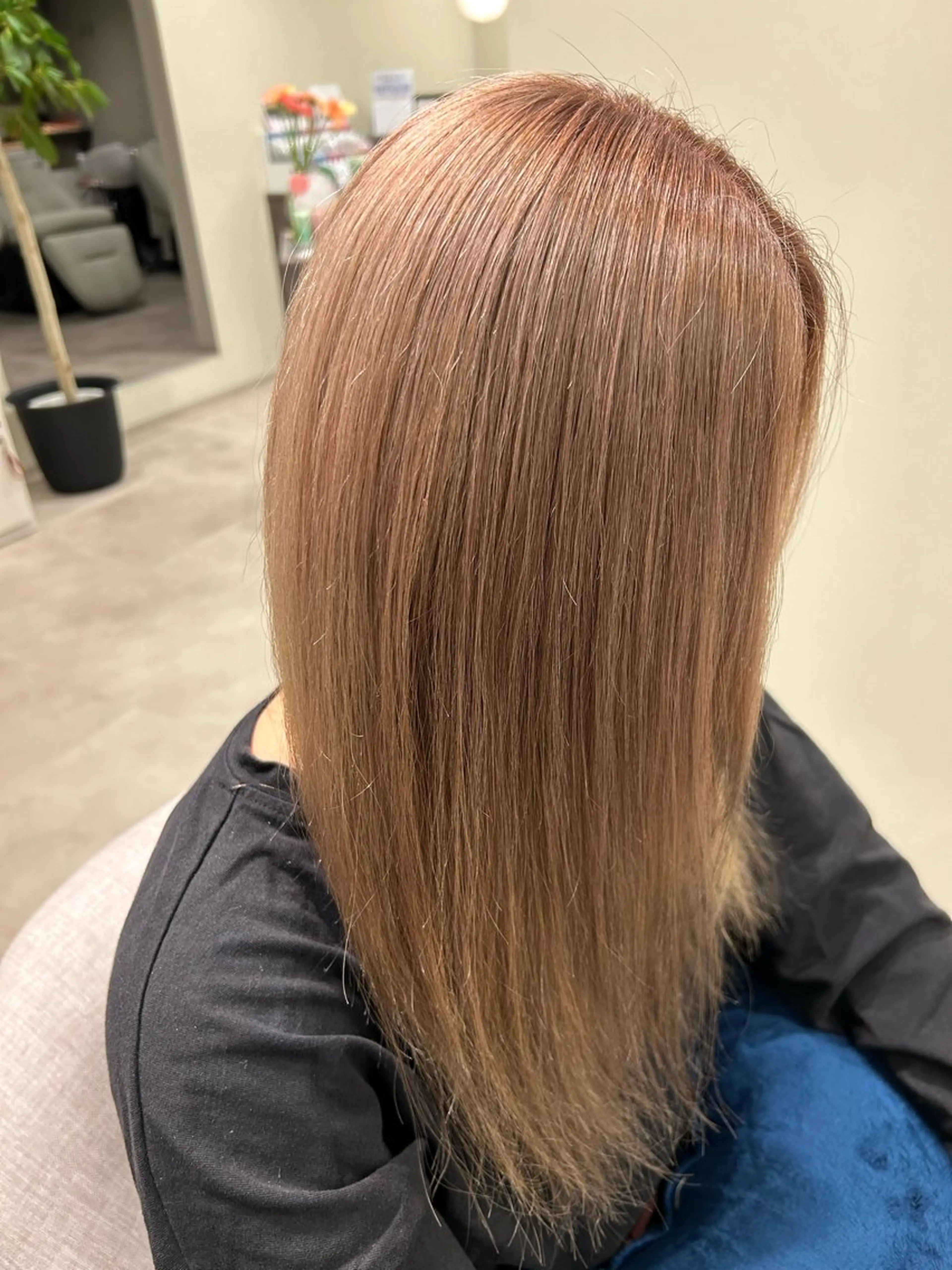 ロング 鏡原 実和のヘアスタイル