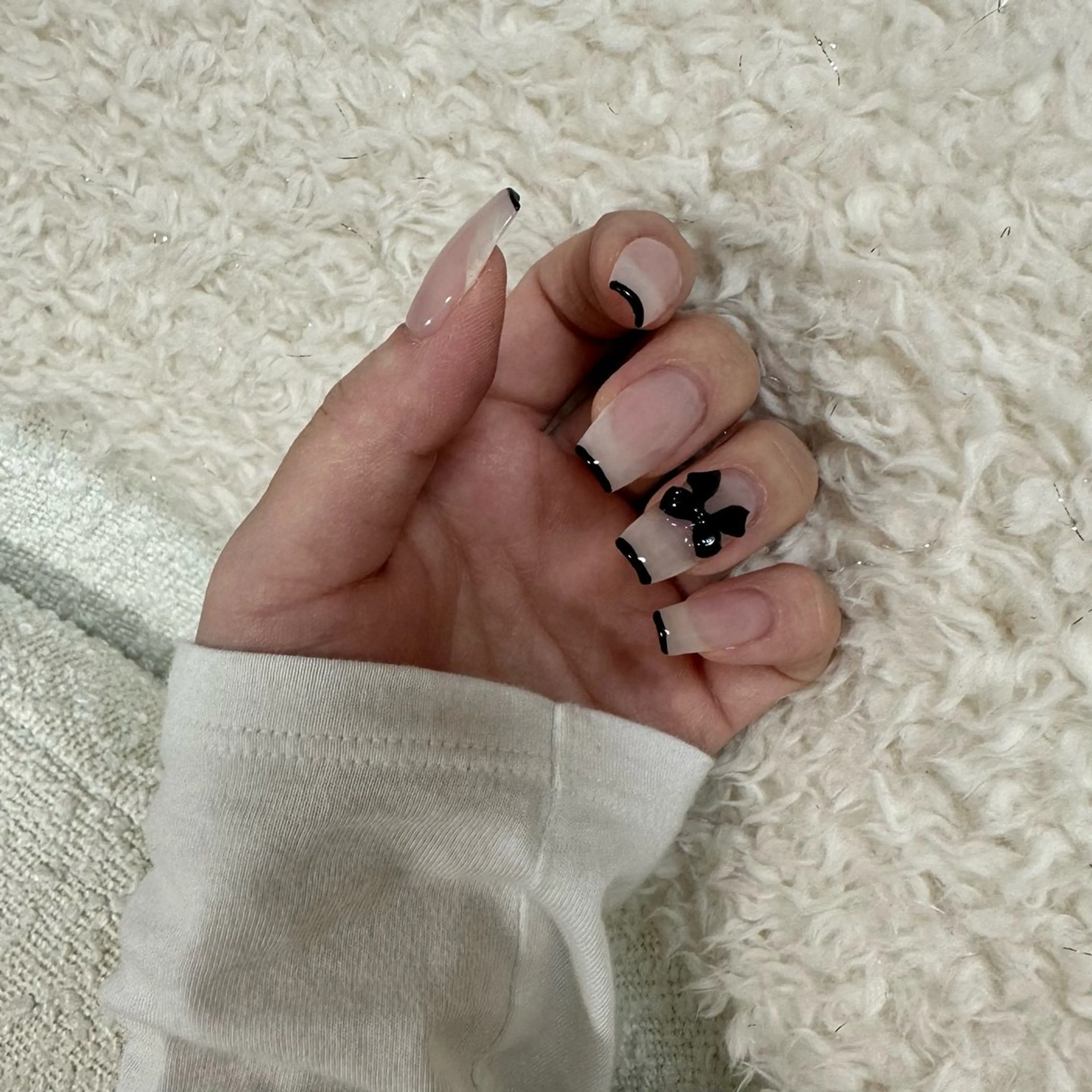 ネイル フレンチネイル リボン ハンドネイル moii. ⌇manamiのネイルデザイン