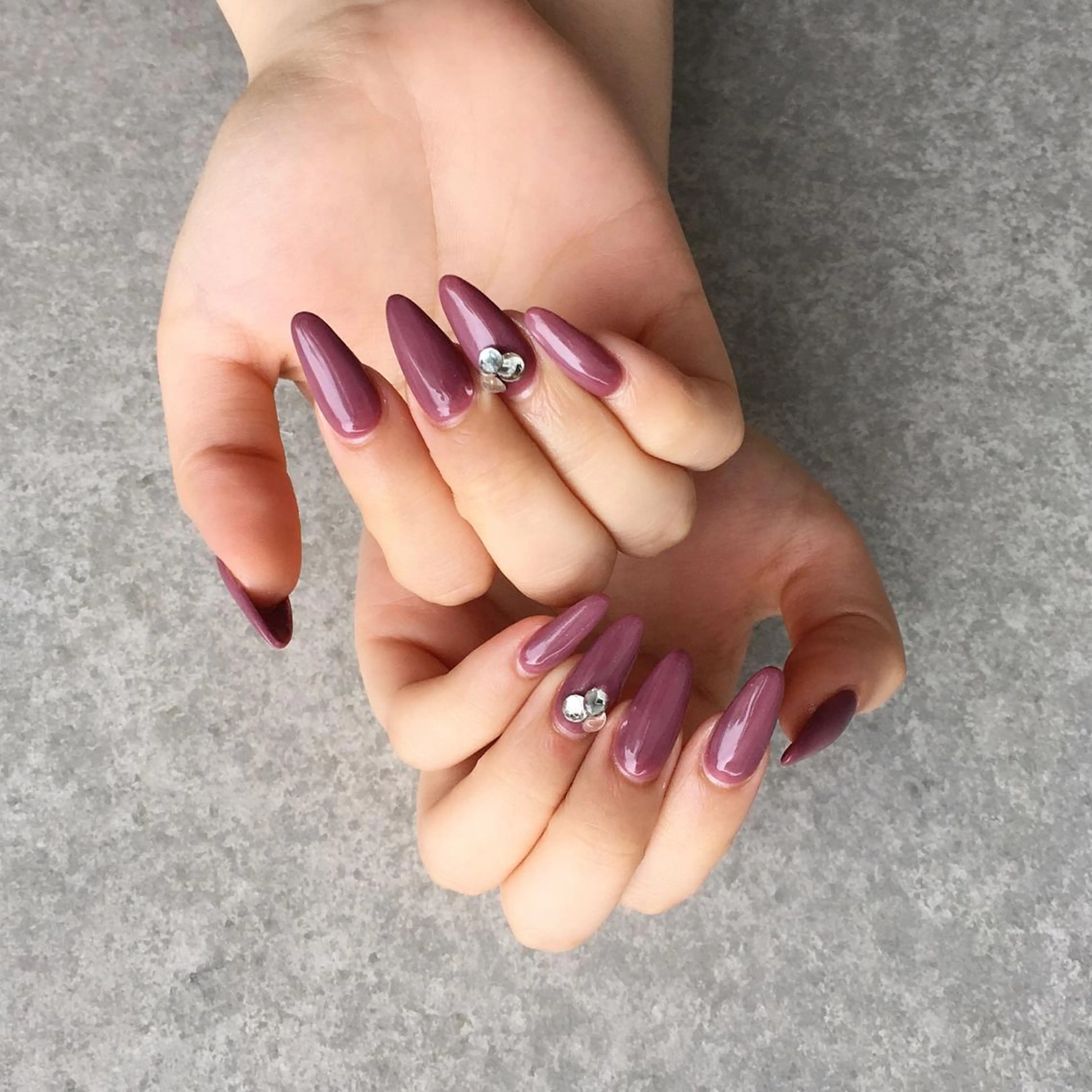 ネイル 長さ出し ラメ(グリッター) ワンカラーネイル ストーンネイル ハンドネイル nail salon Soeurのネイルデザイン