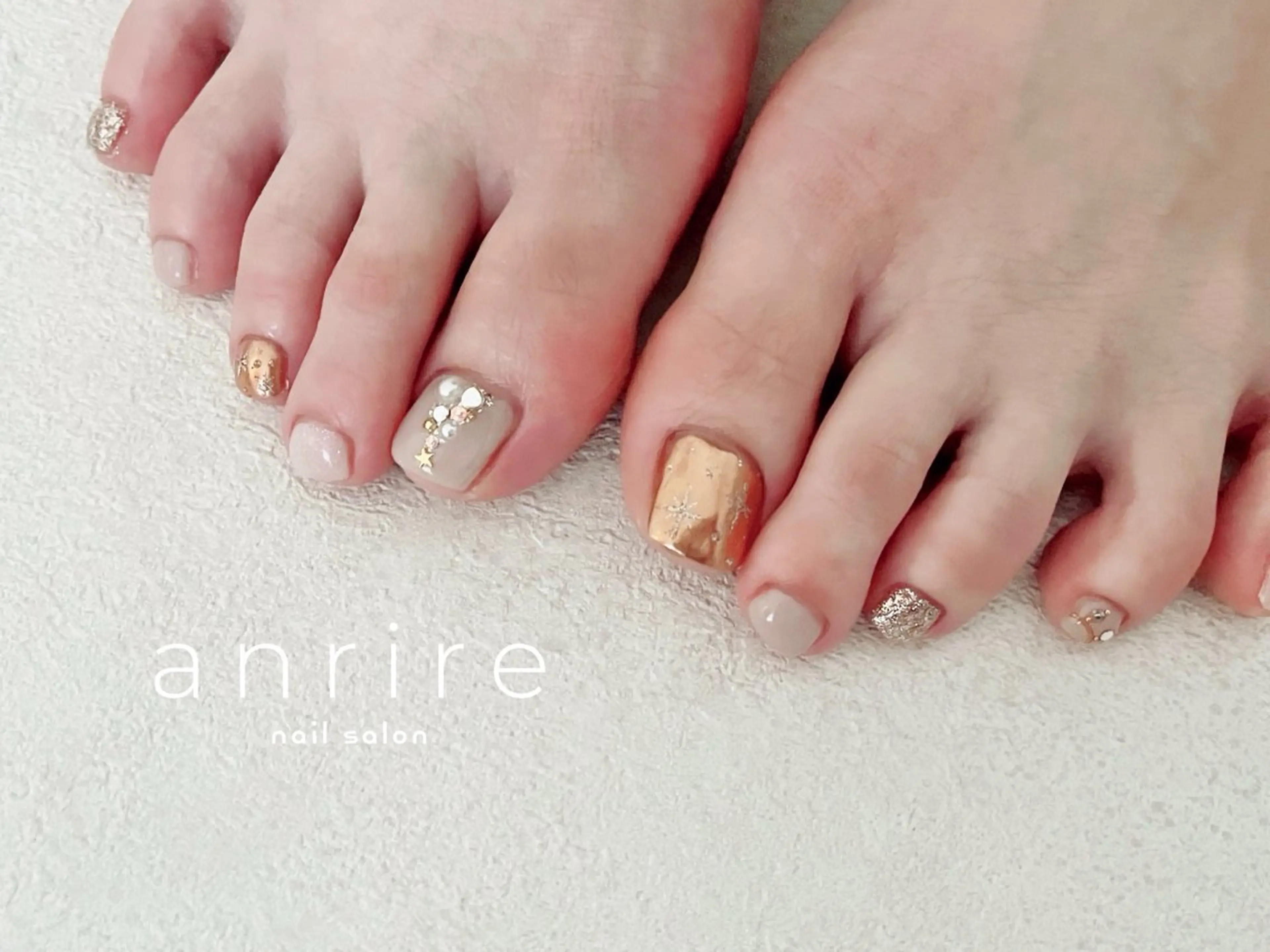 ネイル フットネイル ジェルネイル キラキラネイル ラメ(グリッター) ミラーネイル フットネイル nailsalon anrireのネイルデザイン