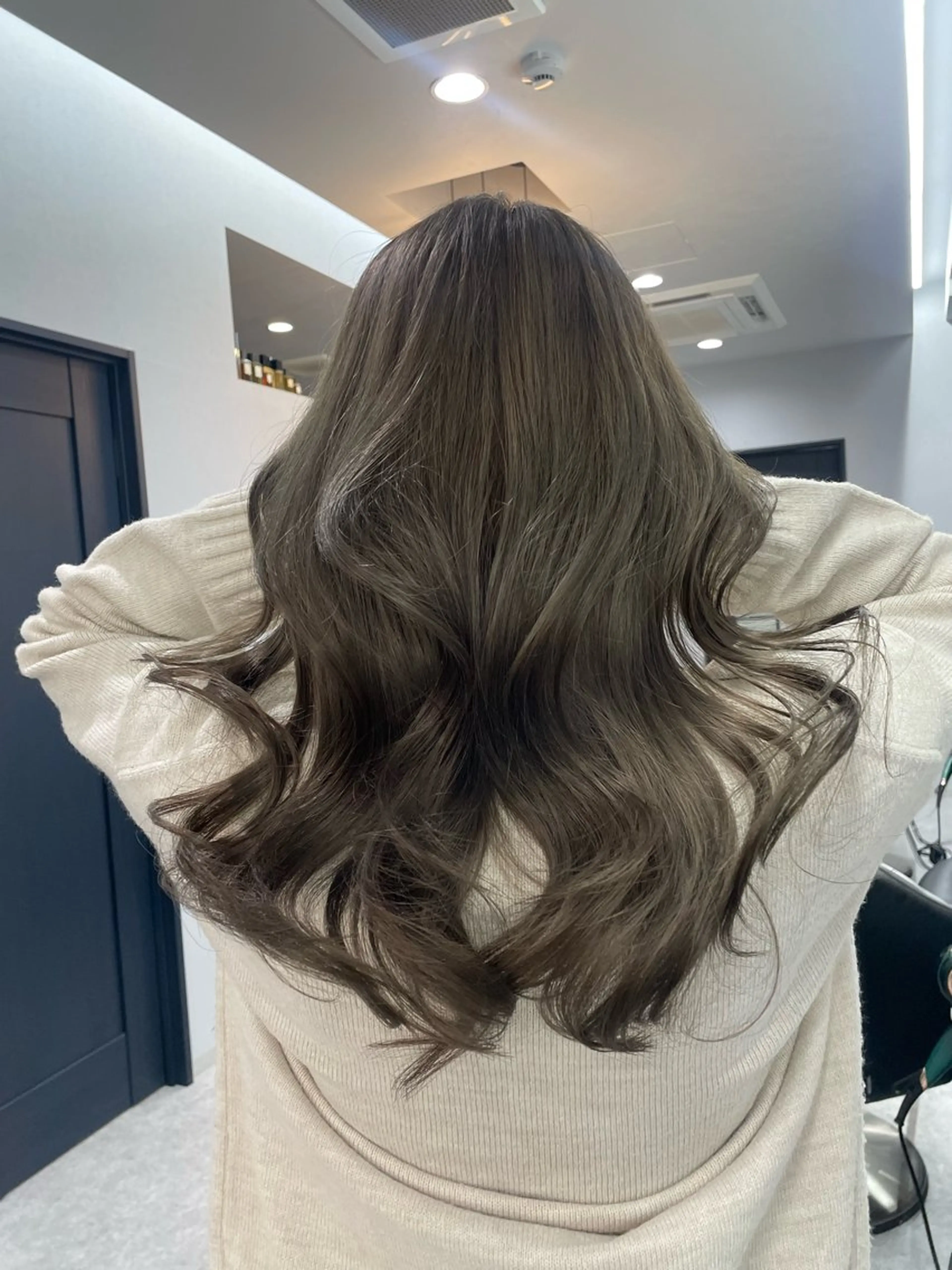 ロング カラー ブリーチ ケアカラー 透明感カラー ブリーチなしカラー 岡留 愛美のヘアスタイル