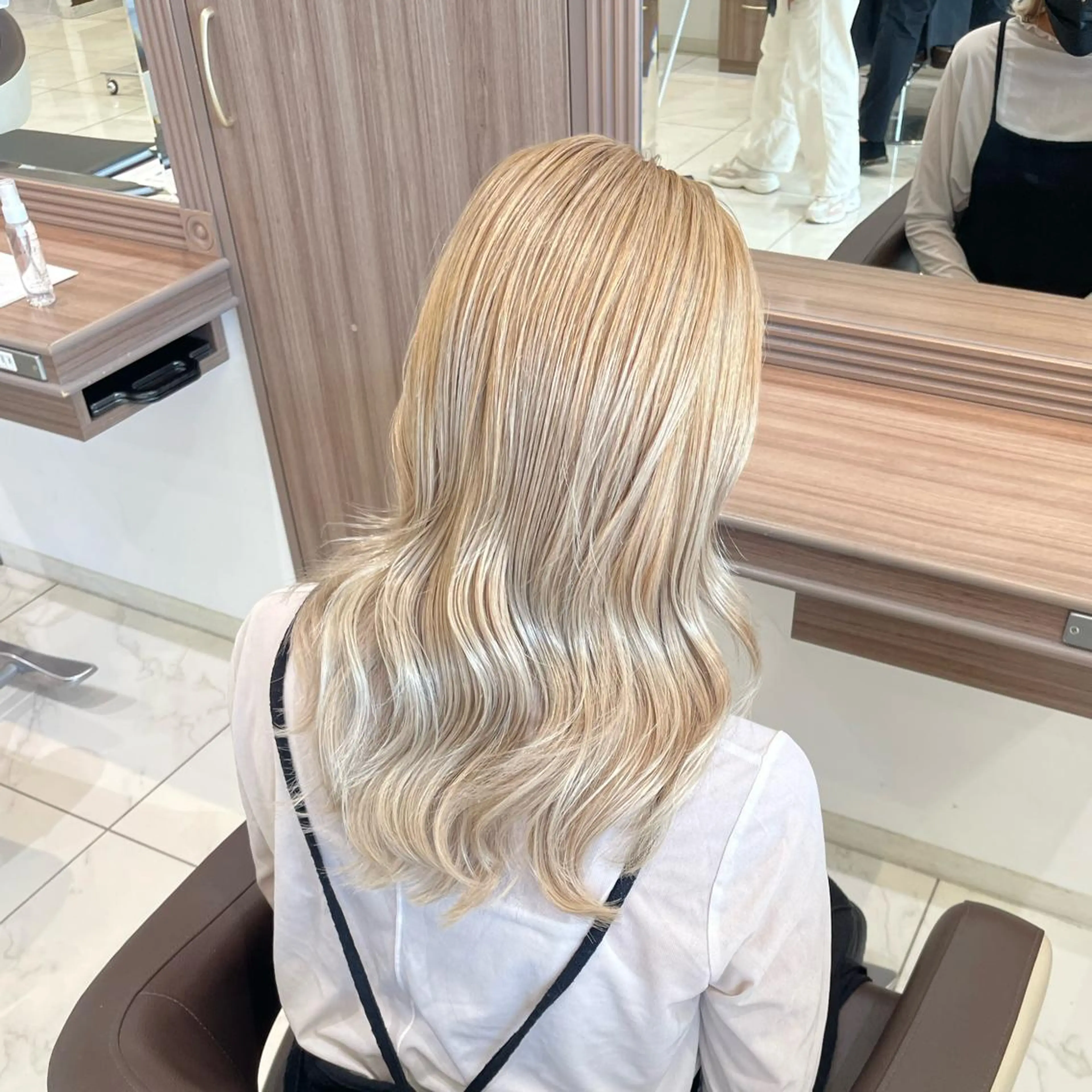 ⚠️【当日限定】ケアブリーチオンカラー＋カット⚠️の写真