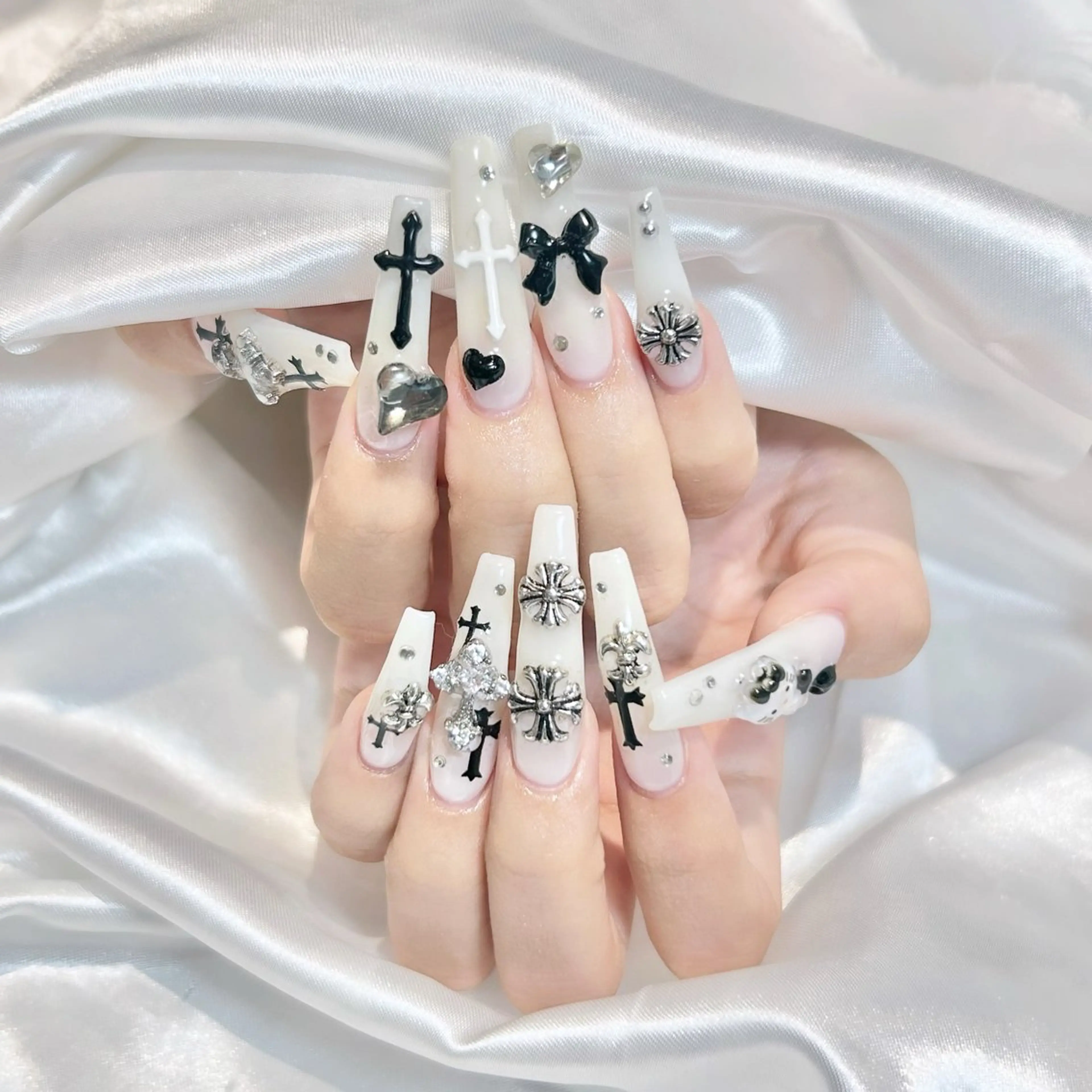 オフなし⭐️チップ長さ出し10本ワンカラーorラメグラ＋120分パーツつけ放題の写真