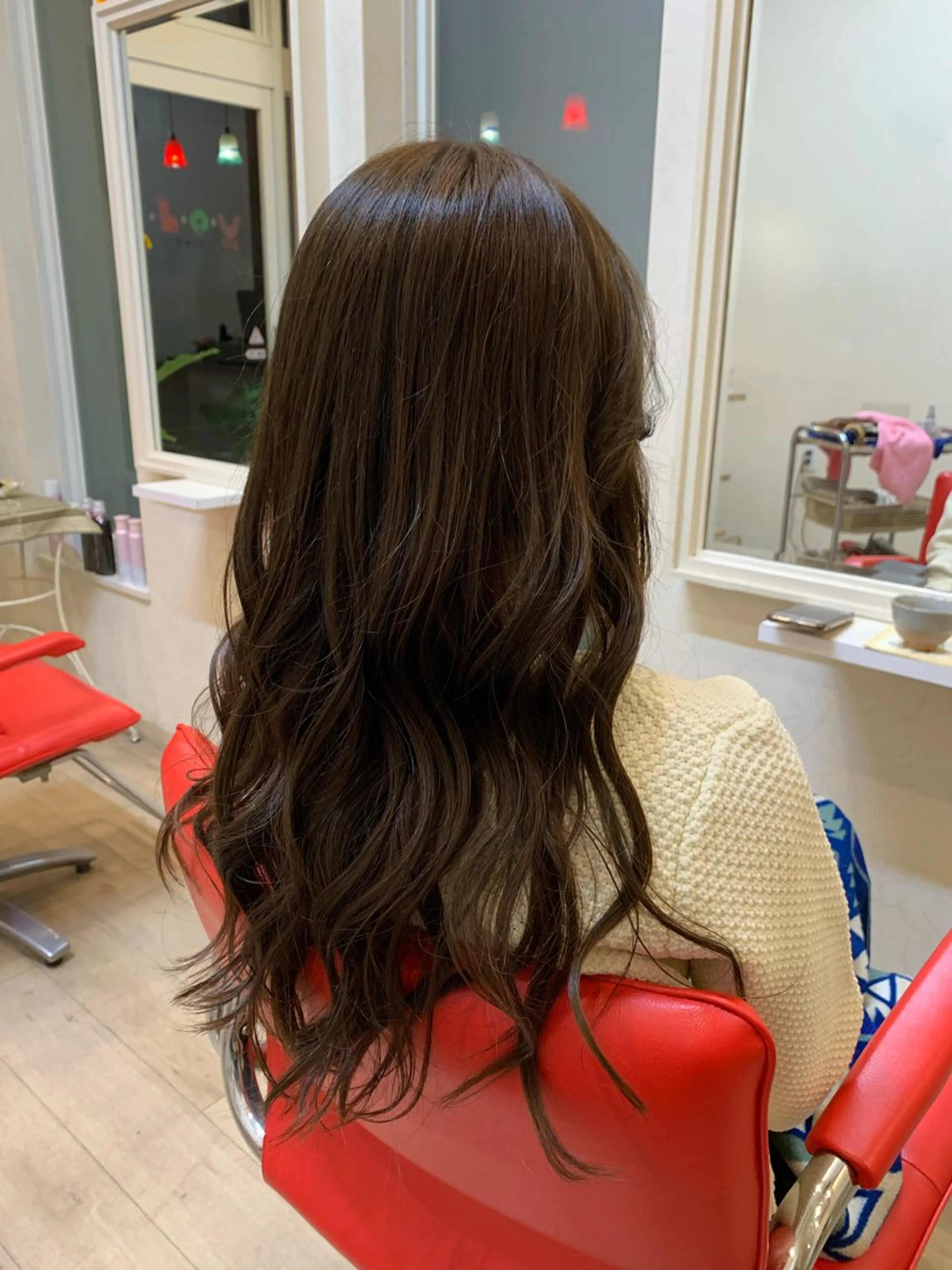 カラー ブリーチ グレージュ ブリーチなしカラー 岡本 幸法のヘアスタイル