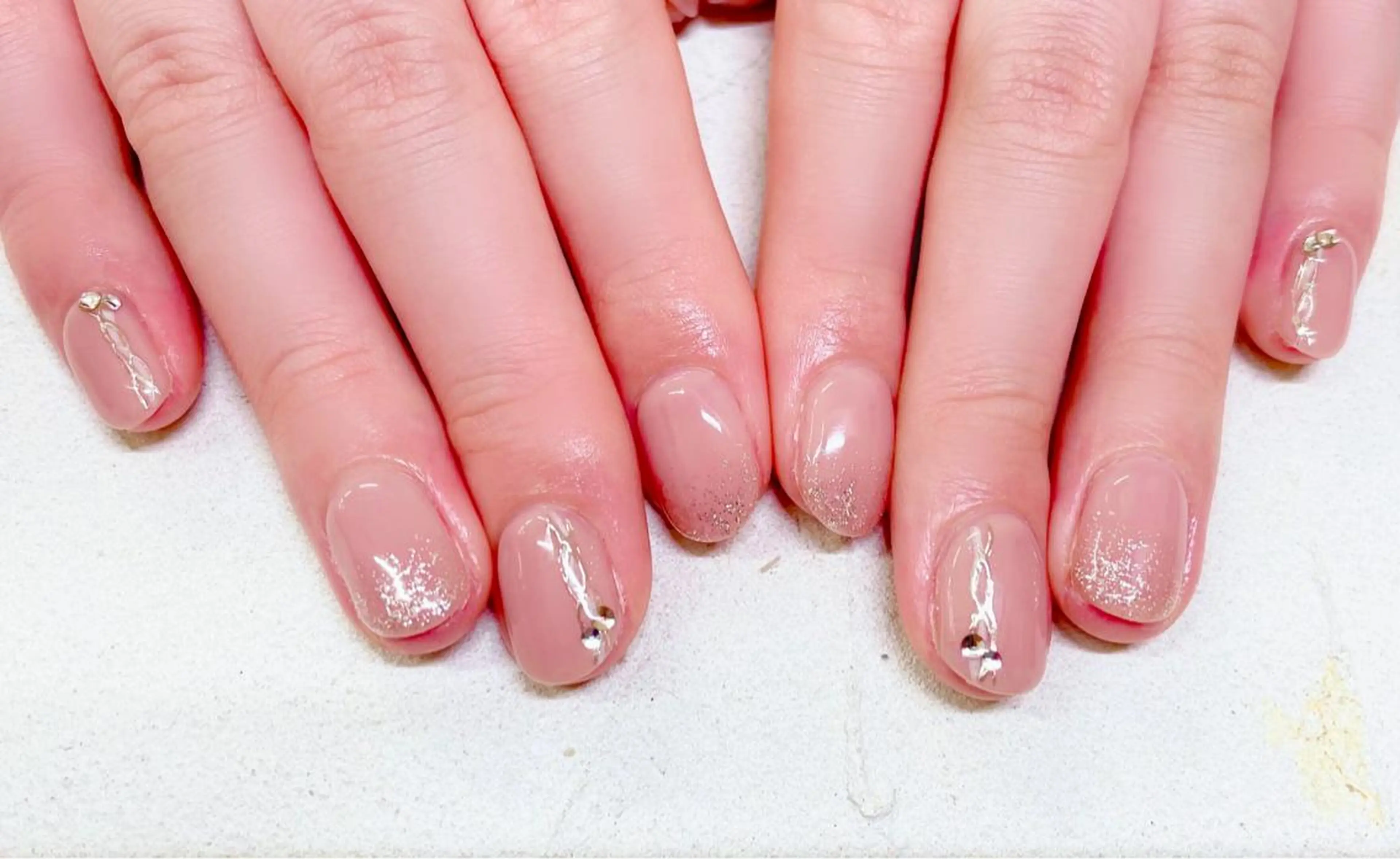 ショート ネイル ラメ(グリッター) ミラーネイル ピンク ピンクベージュ ストーンネイル ビアンカ金町店 中島　せり菜のネイルデザイン