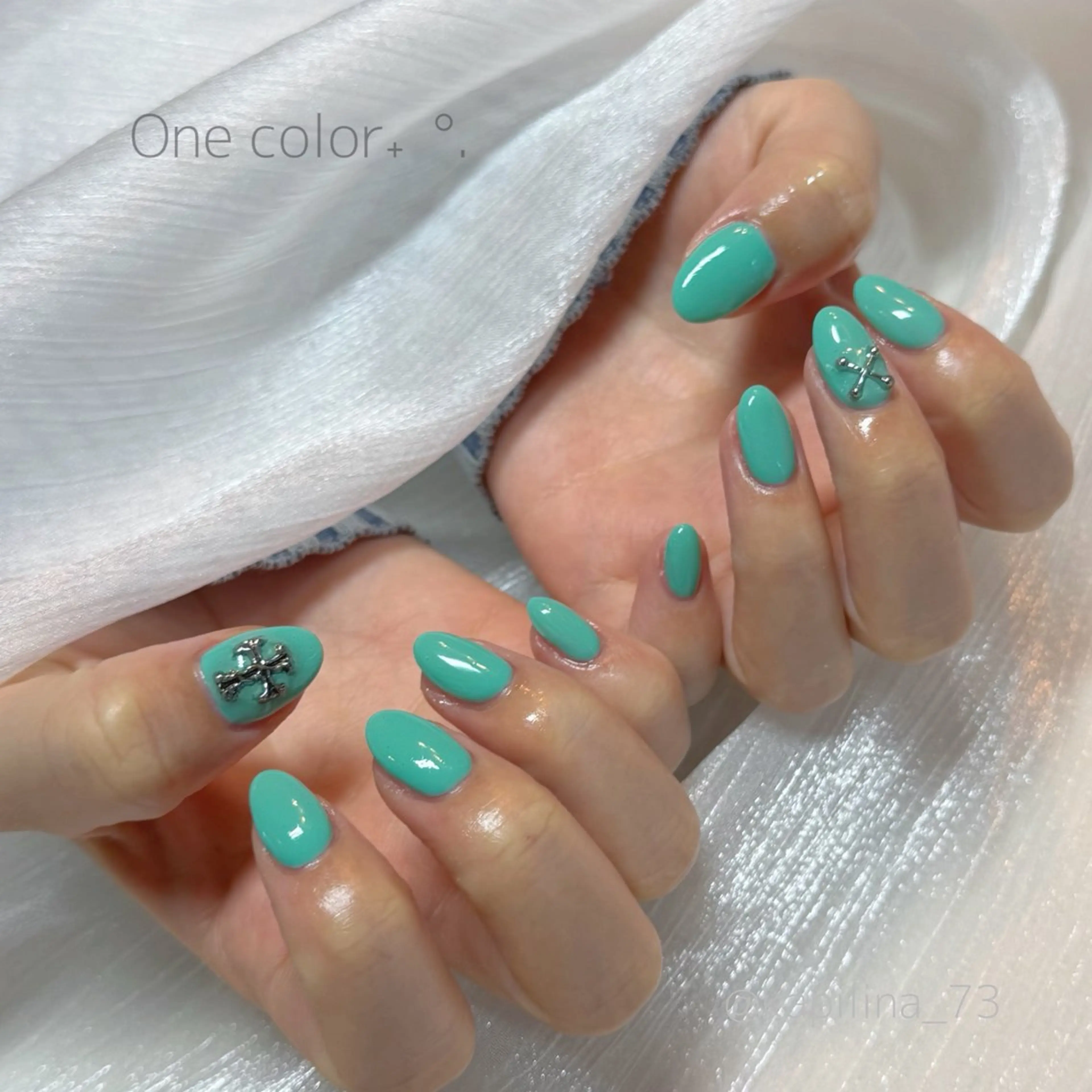 ネイル グリーン ワンカラーネイル ハンドネイル Kapilina🌺 MOMOのネイルデザイン