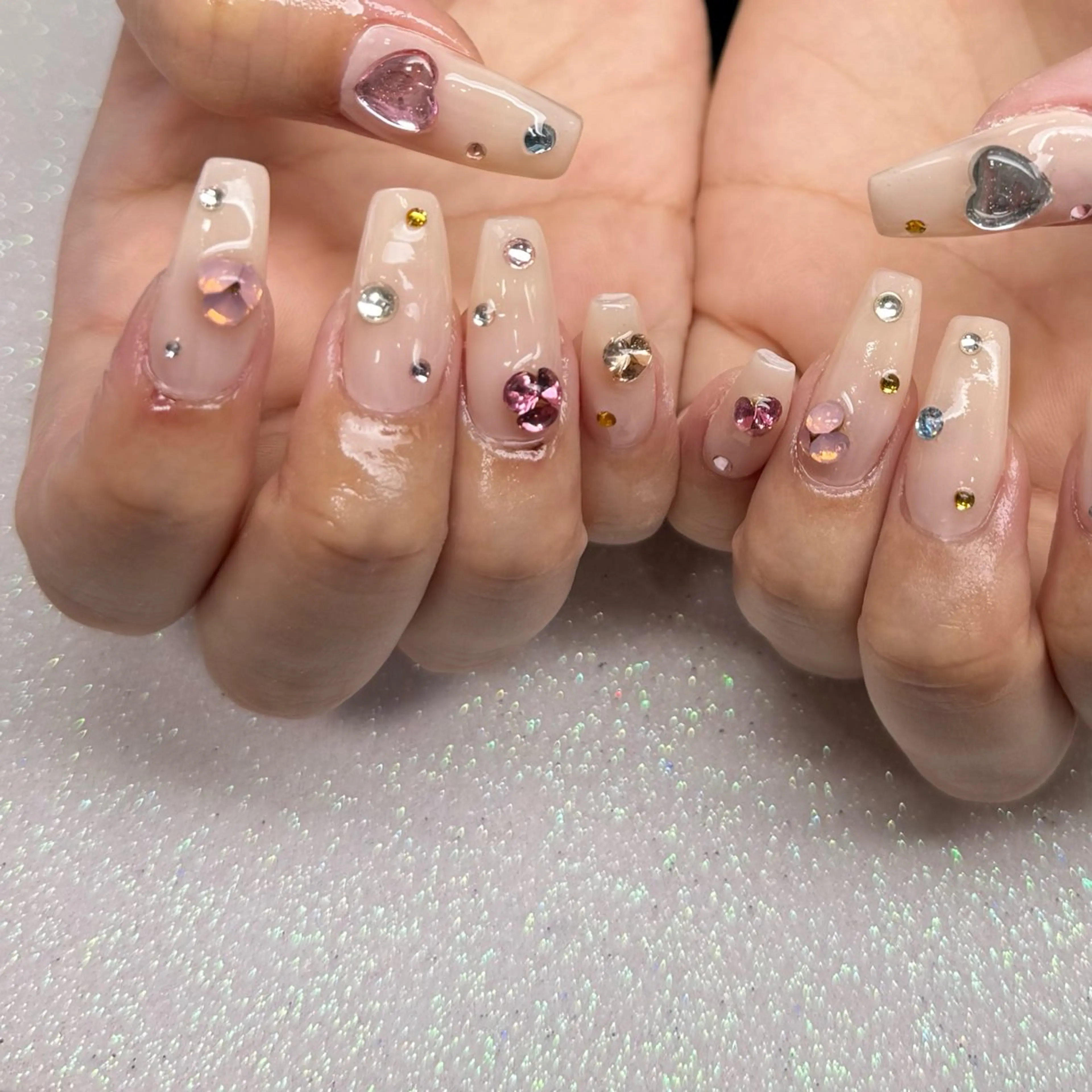 ネイル ハンドネイル VIERU 🌈🎀💖のネイルデザイン