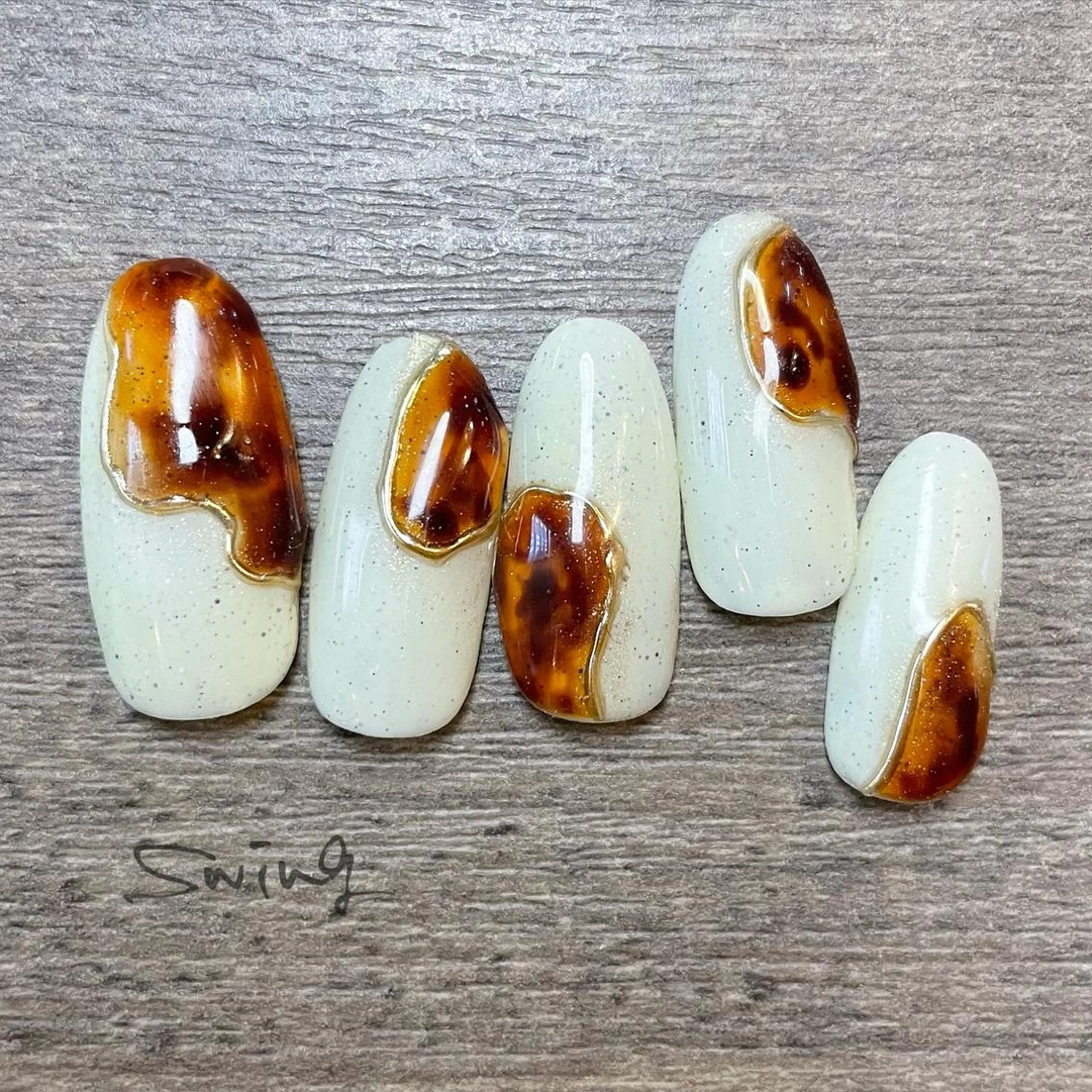 ネイル べっ甲ネイル ミラーネイル SWING Nail Salon所属・Yoshida Takakoのネイルデザイン