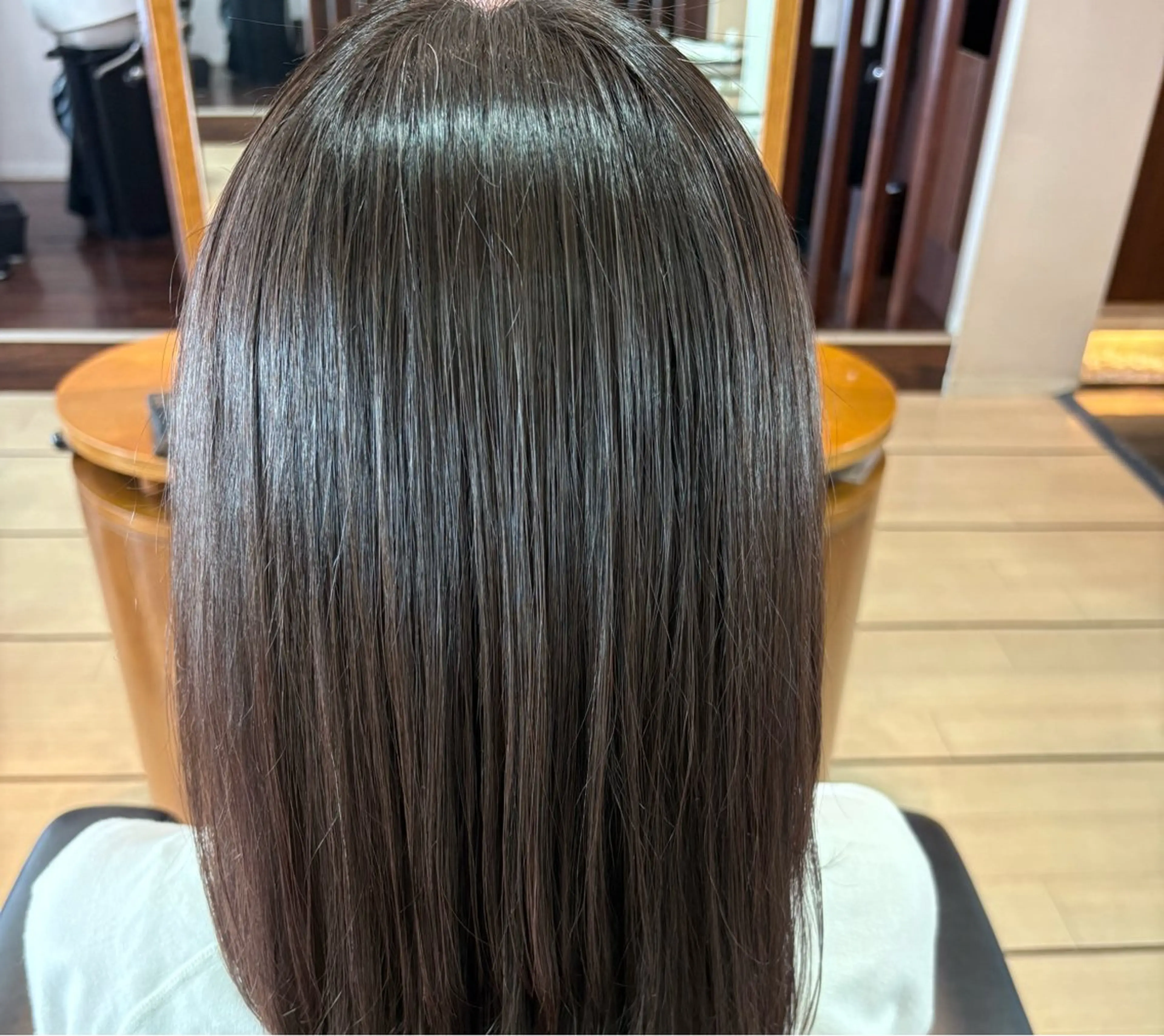 ミディアム カット トリートメント チーフデザイナー 木部のヘアスタイル