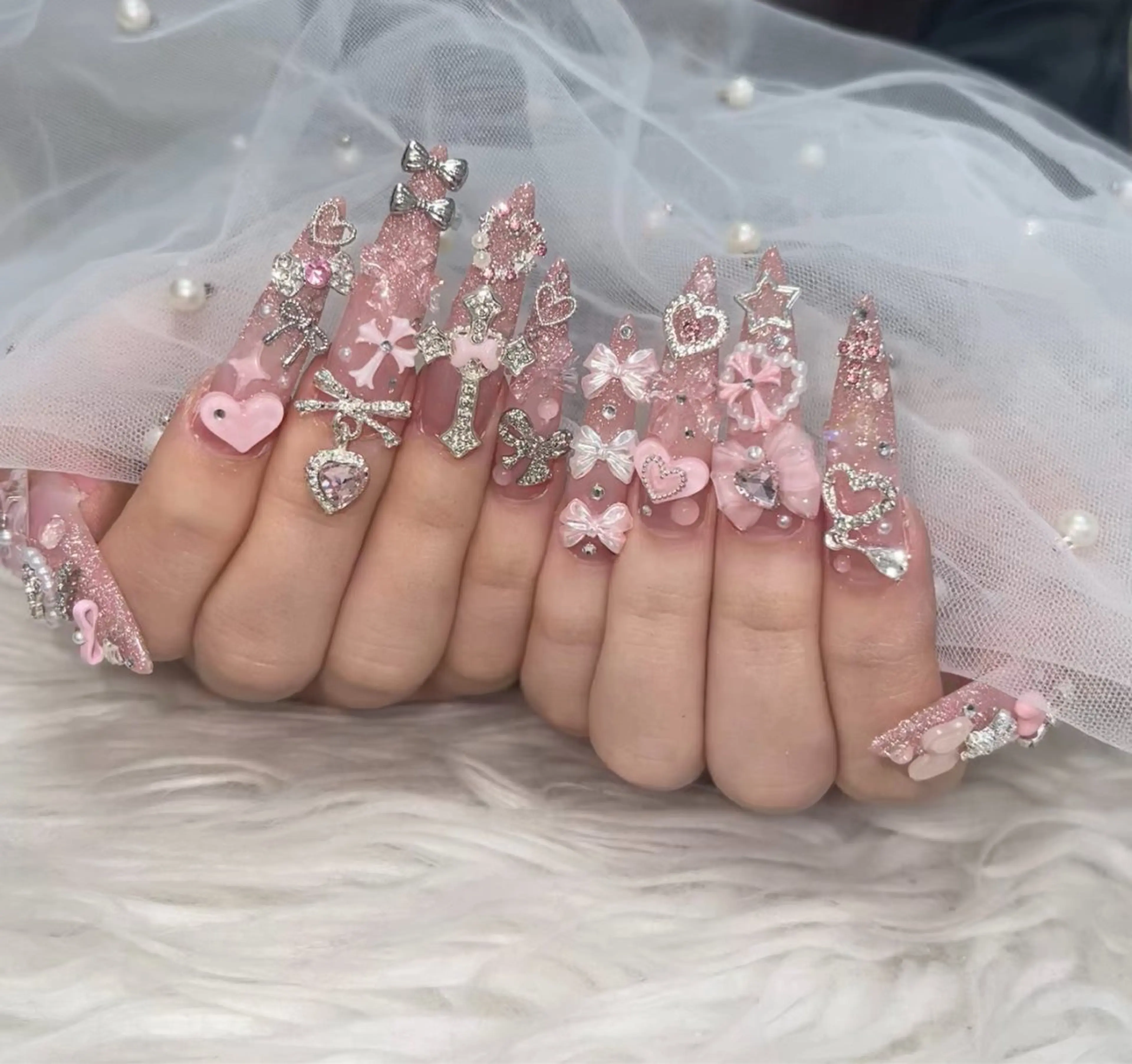 ネイル オーロラネイル ブラウン フラッシュネイル フラワーネイル ホログラムネイル ハンドネイル Amee Nail Salonのネイルデザイン