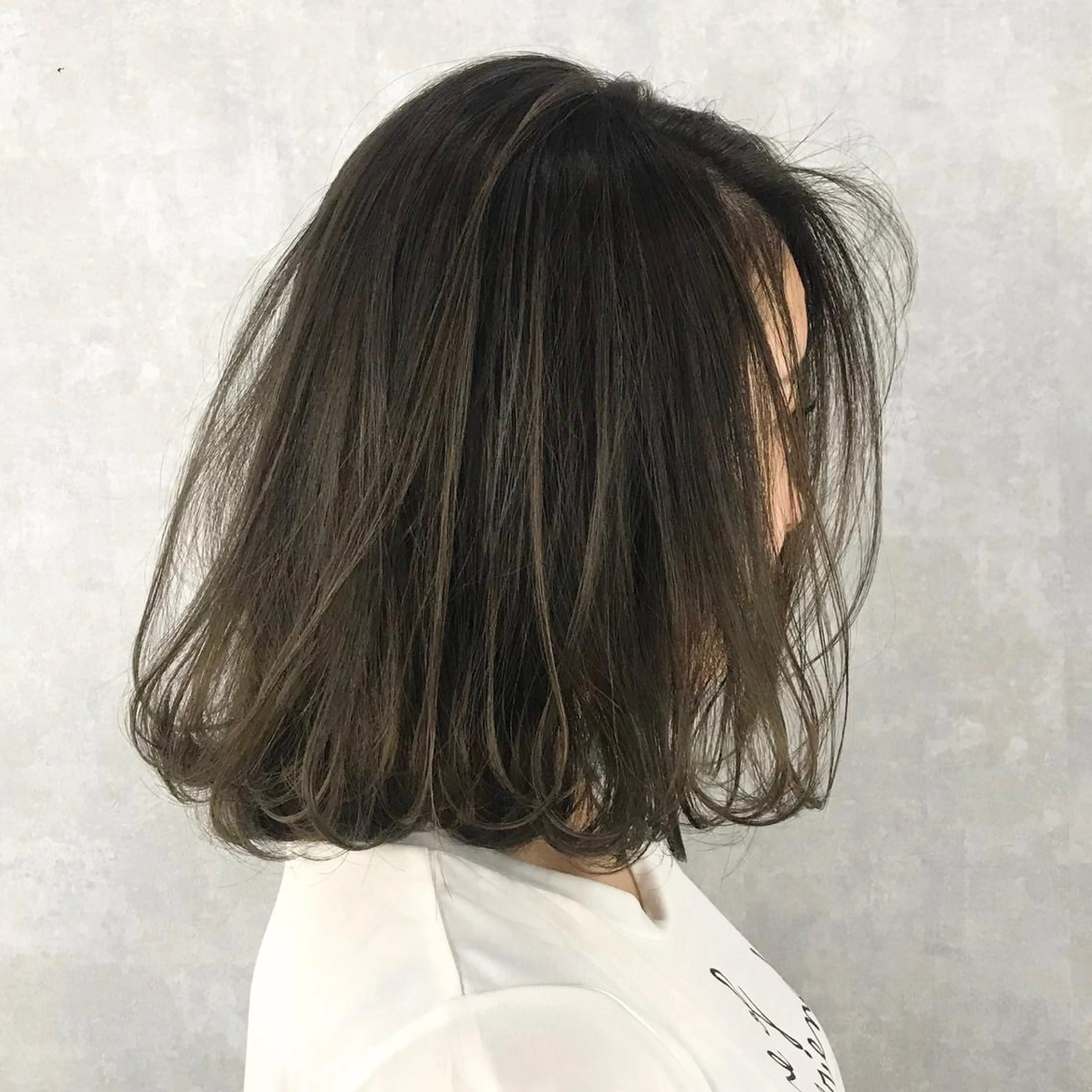 ミディアム カラー アッシュ ブリーチ 透明感カラー ハイライトカラー ハイライト K-POP好き美容師 🇰🇷Kai.Yのヘアスタイル