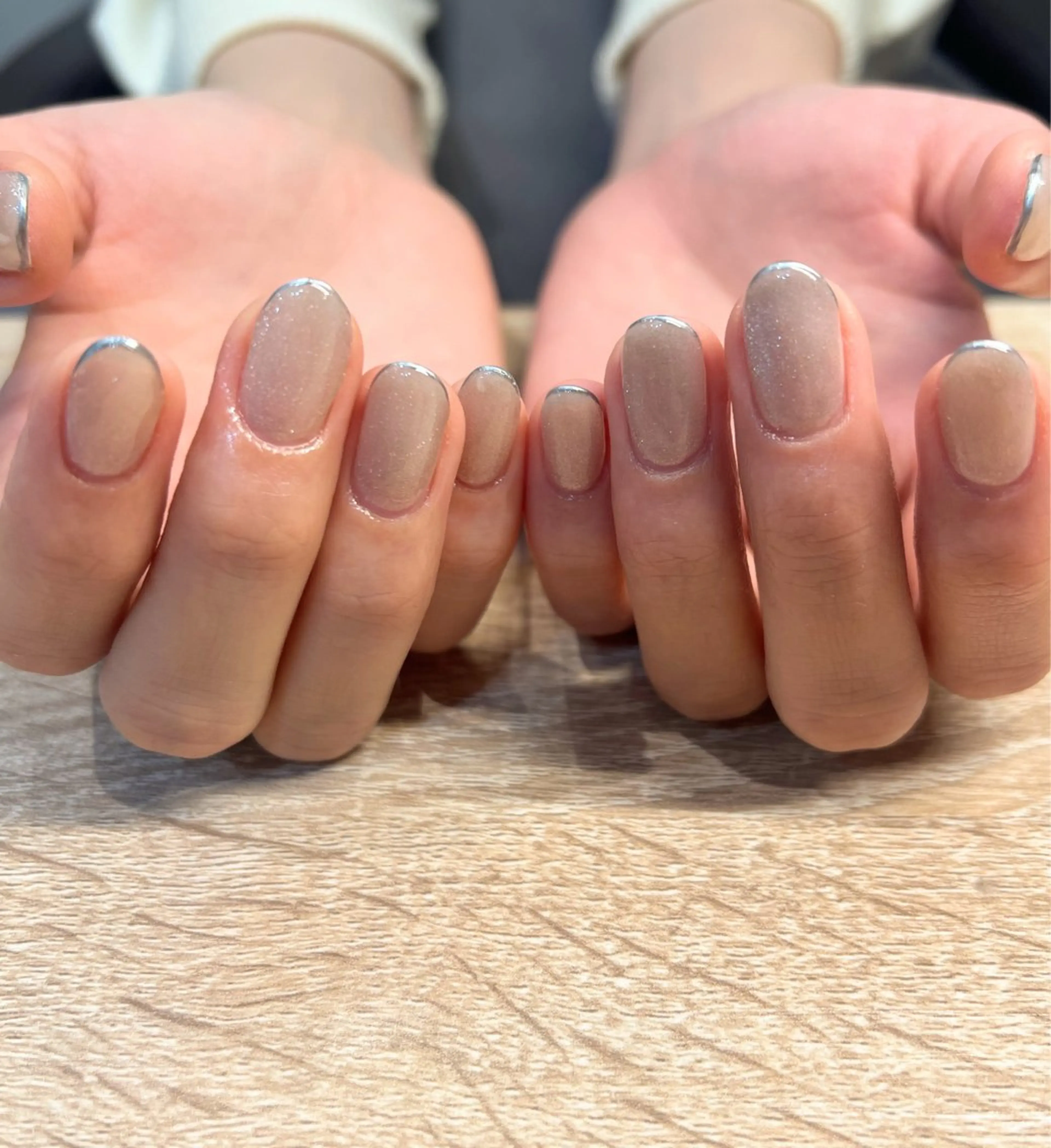 ネイル シルバー ハンドネイル ヘアメイクネイリスト 💄💅hidemiのヘアスタイル