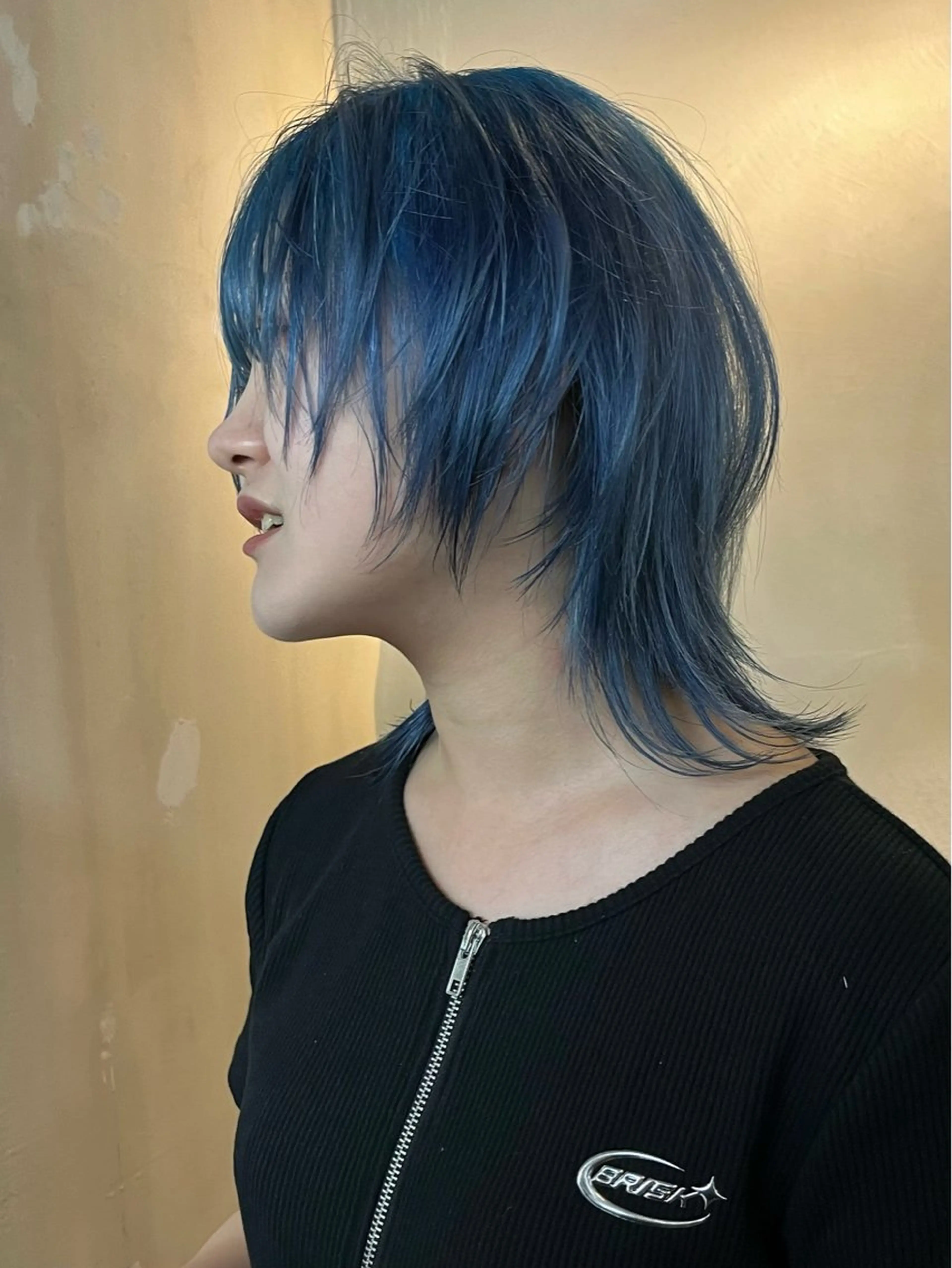ミディアム カラー イツク ⚡️ ルーツ/ハイトーンのヘアスタイル
