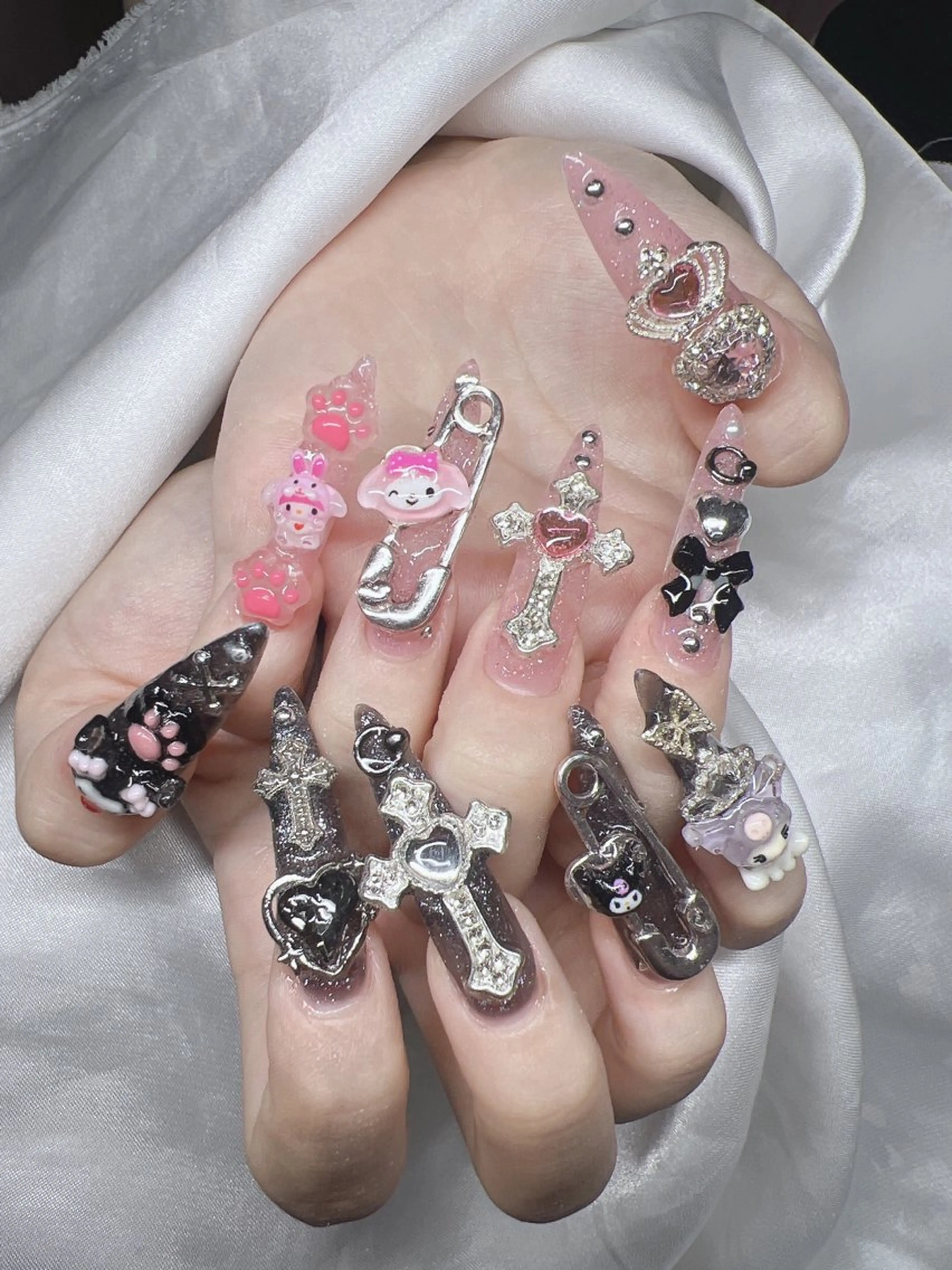 ネイル 長さ出し グラデーション キラキラネイル マグネットネイル ニュアンスネイル ハンドネイル Lee Ainのネイルデザイン