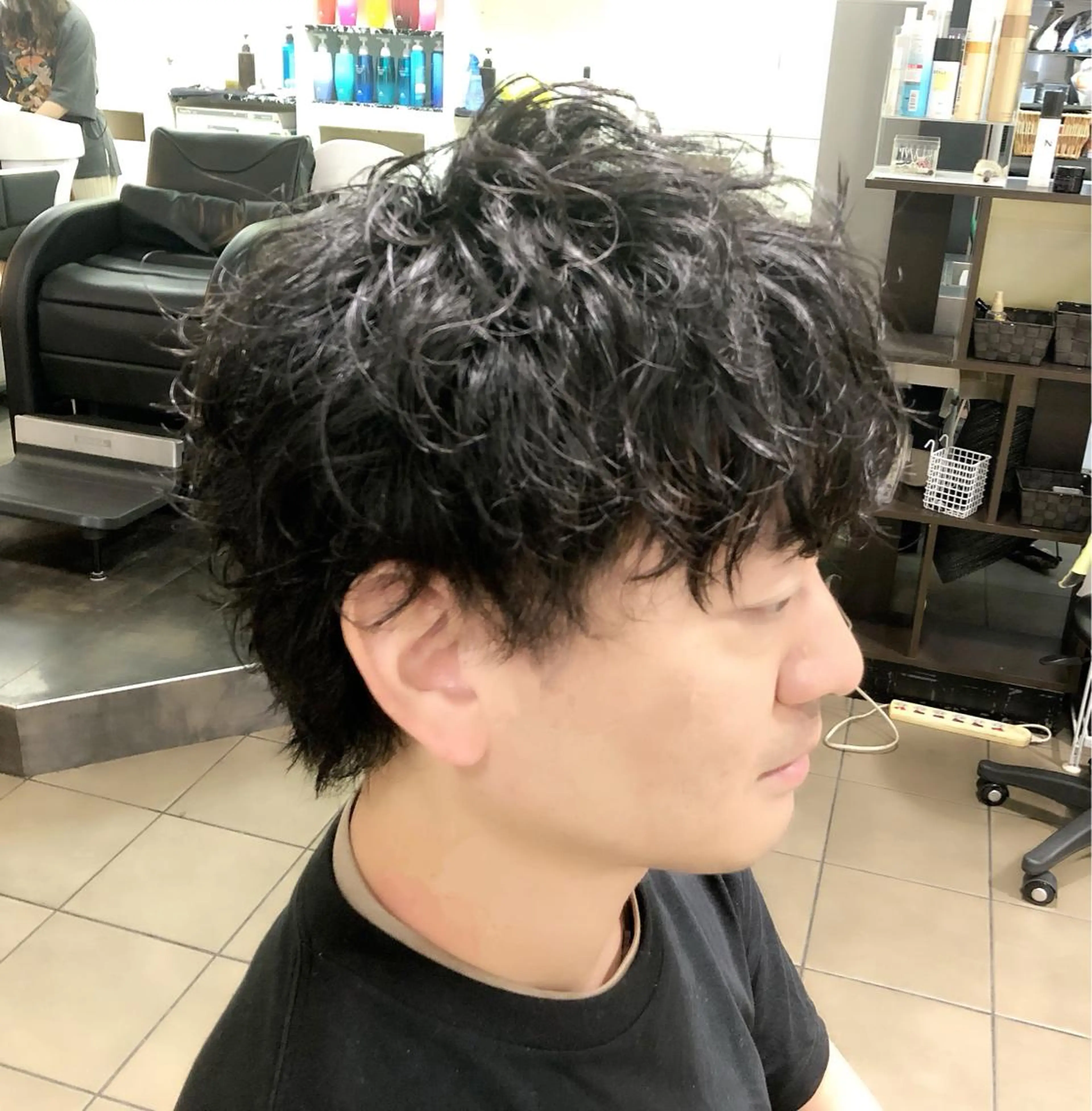 パーマ メンズ メンズウルフカット ウルフカット メンズ レイヤー ウルフ 弓木啓輔のヘアスタイル