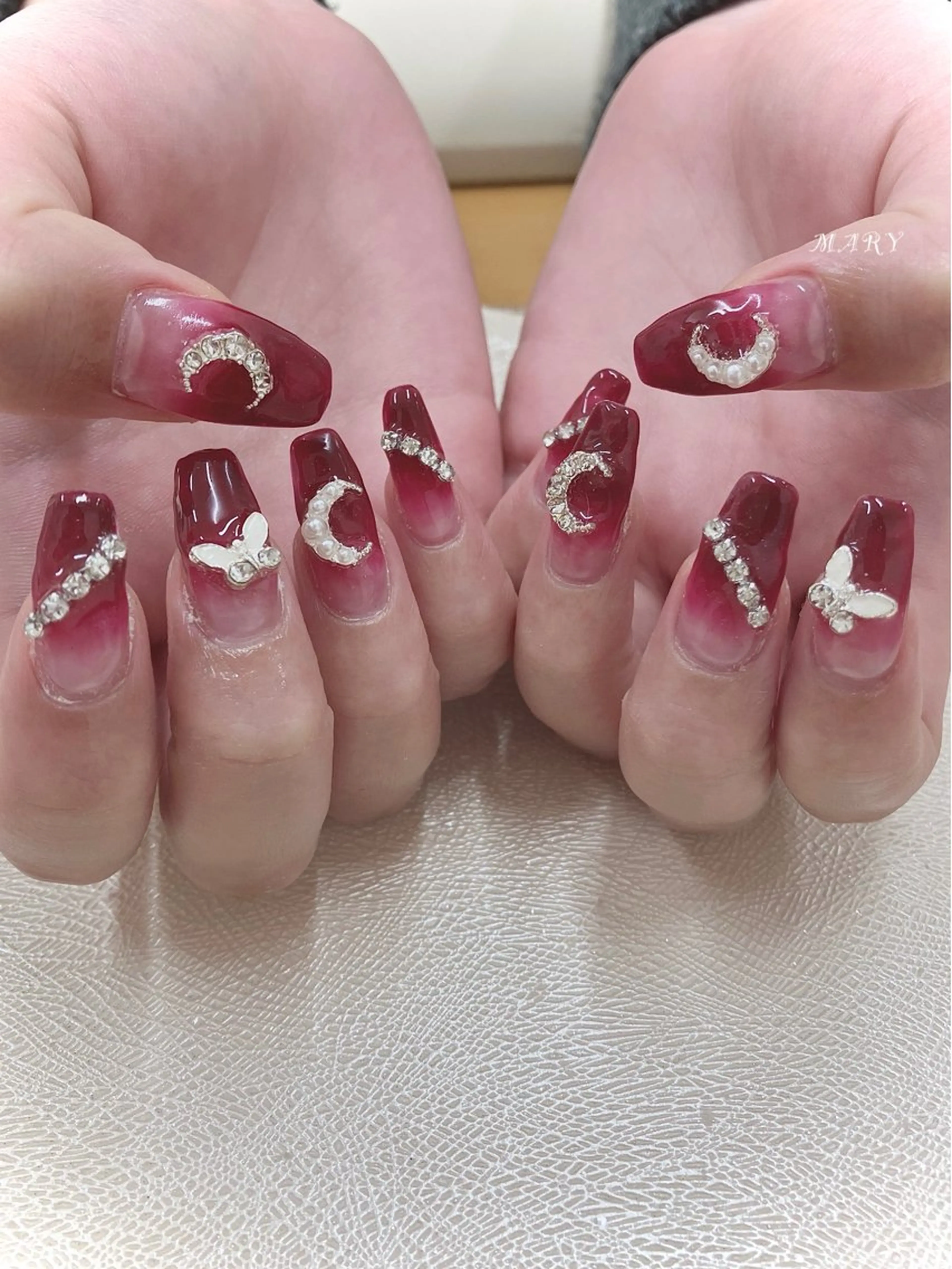ネイル ボルドー グラデーション ニュアンスネイル ハンドネイル Mary nail .narumiのネイルデザイン