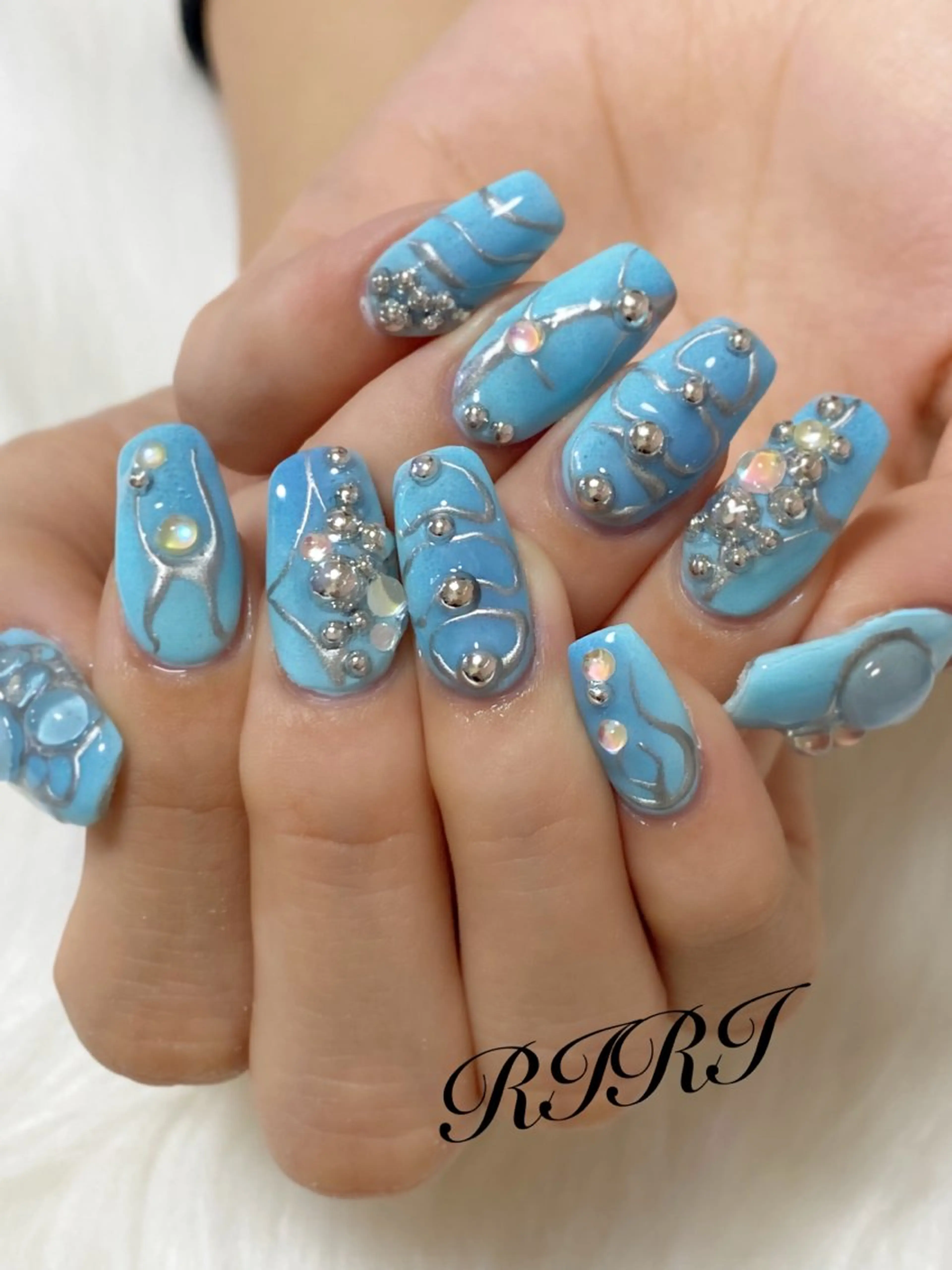 ネイル ブルー ジェルネイル キラキラネイル 韓国ネイル ショートネイル ハンドネイル riri オーナーのネイルデザイン