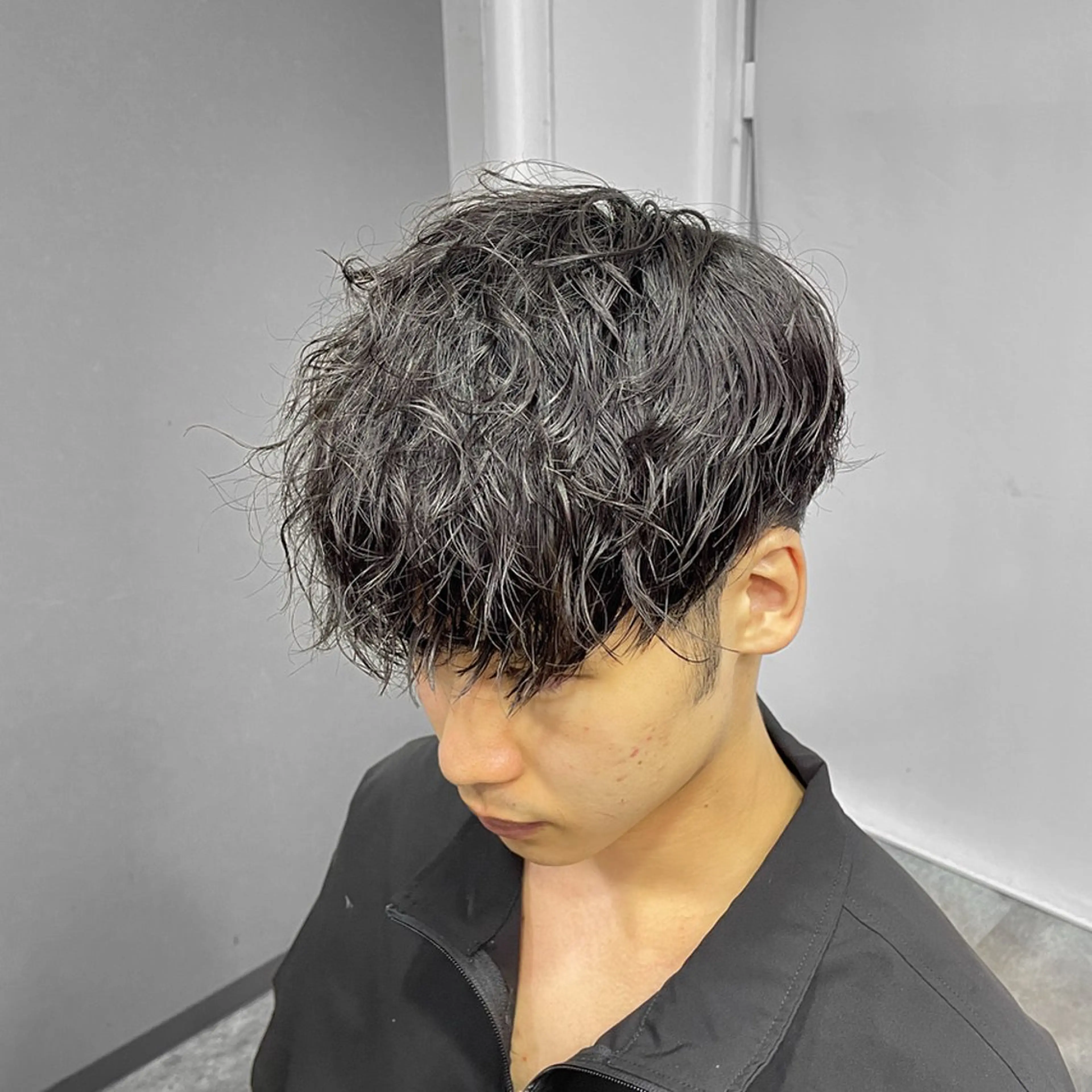 ミディアム パーマ メンズ マッシュ カット 平井 芳琉のヘアスタイル