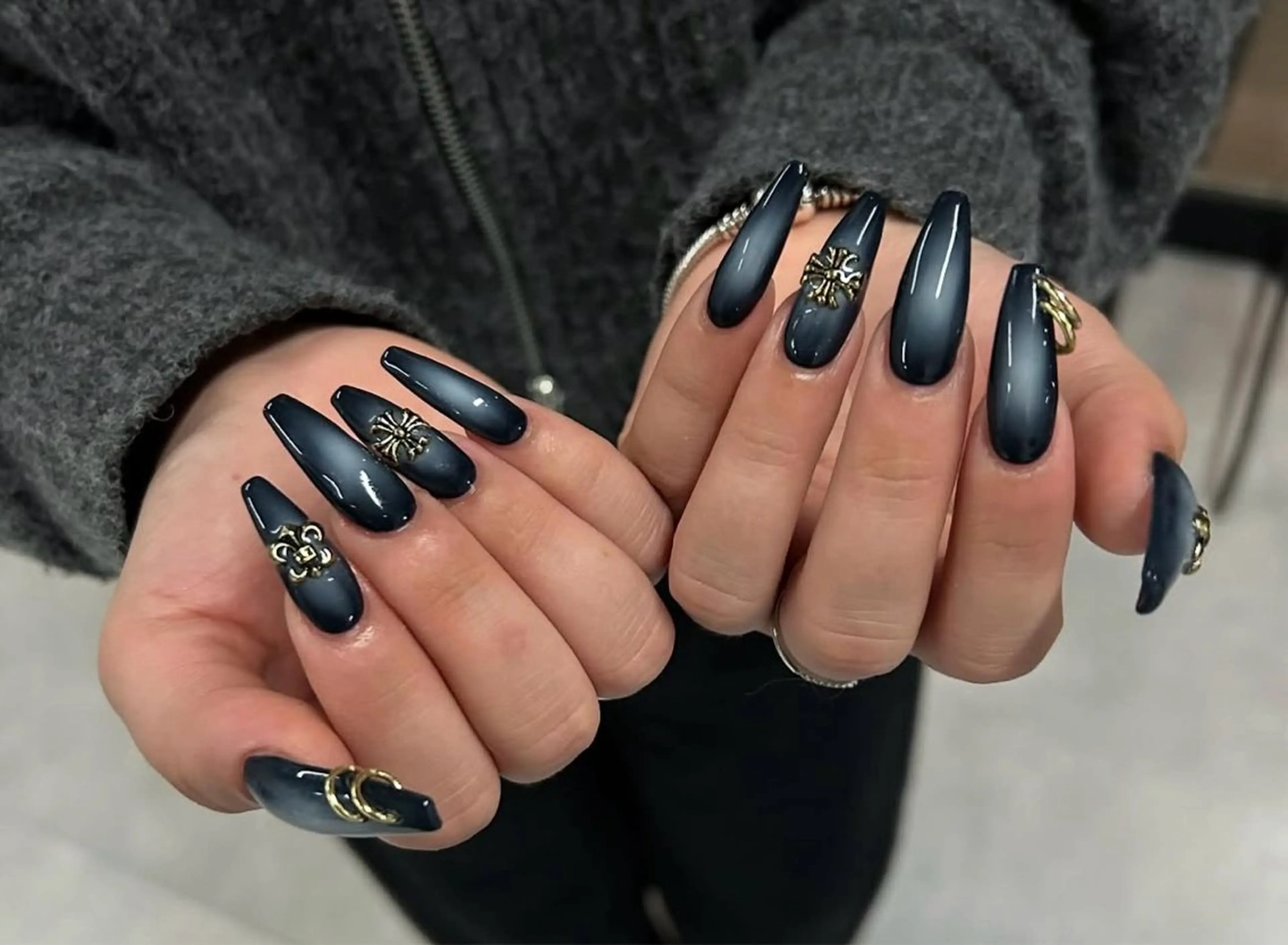 ネイル グラデーション キラキラネイル ワンカラーネイル 冬ネイル Jenn Nail Salonのネイルデザイン