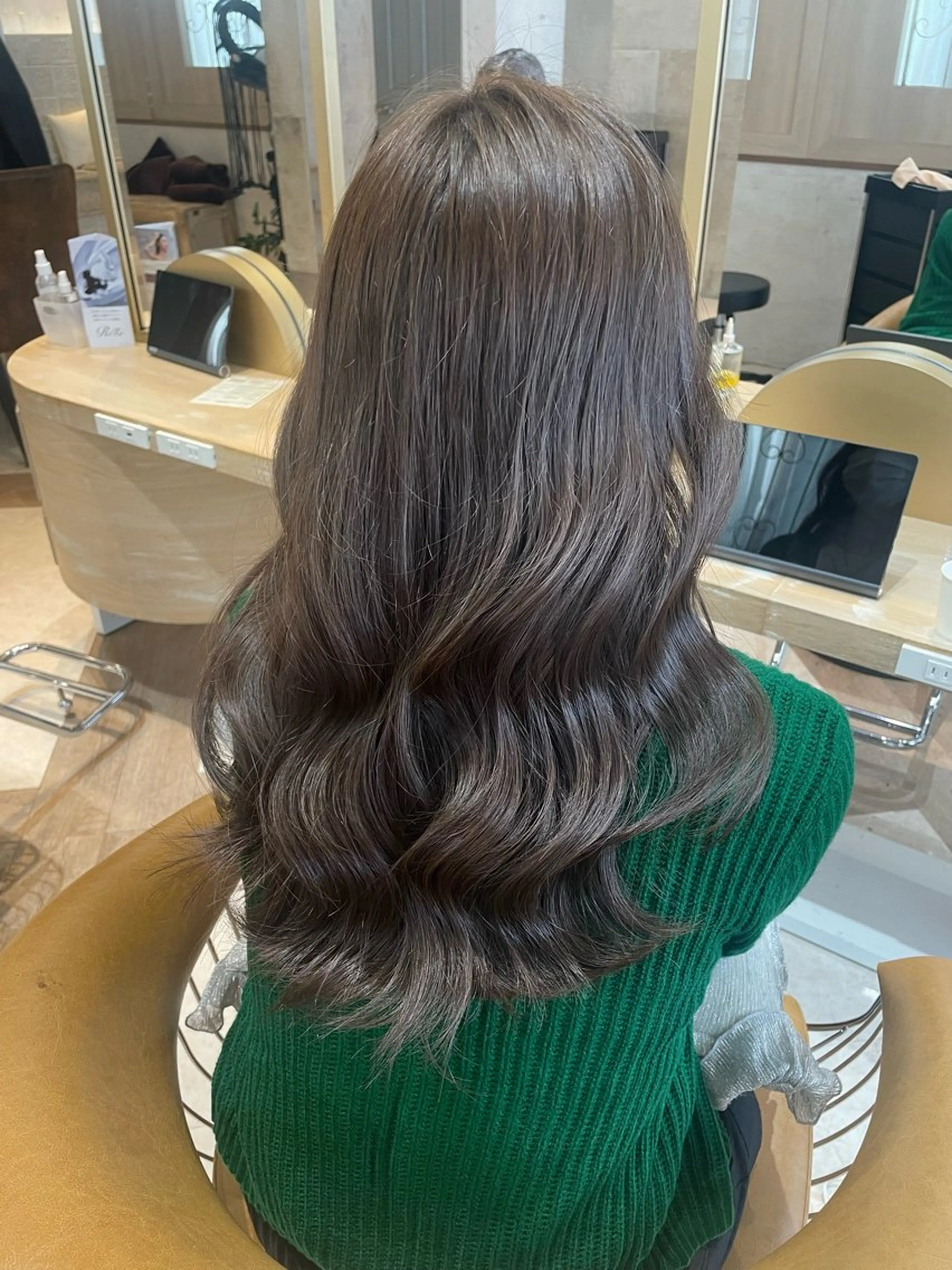 ロング ヘアカラー Kanami/韓国風 /艶カラーのヘアスタイル