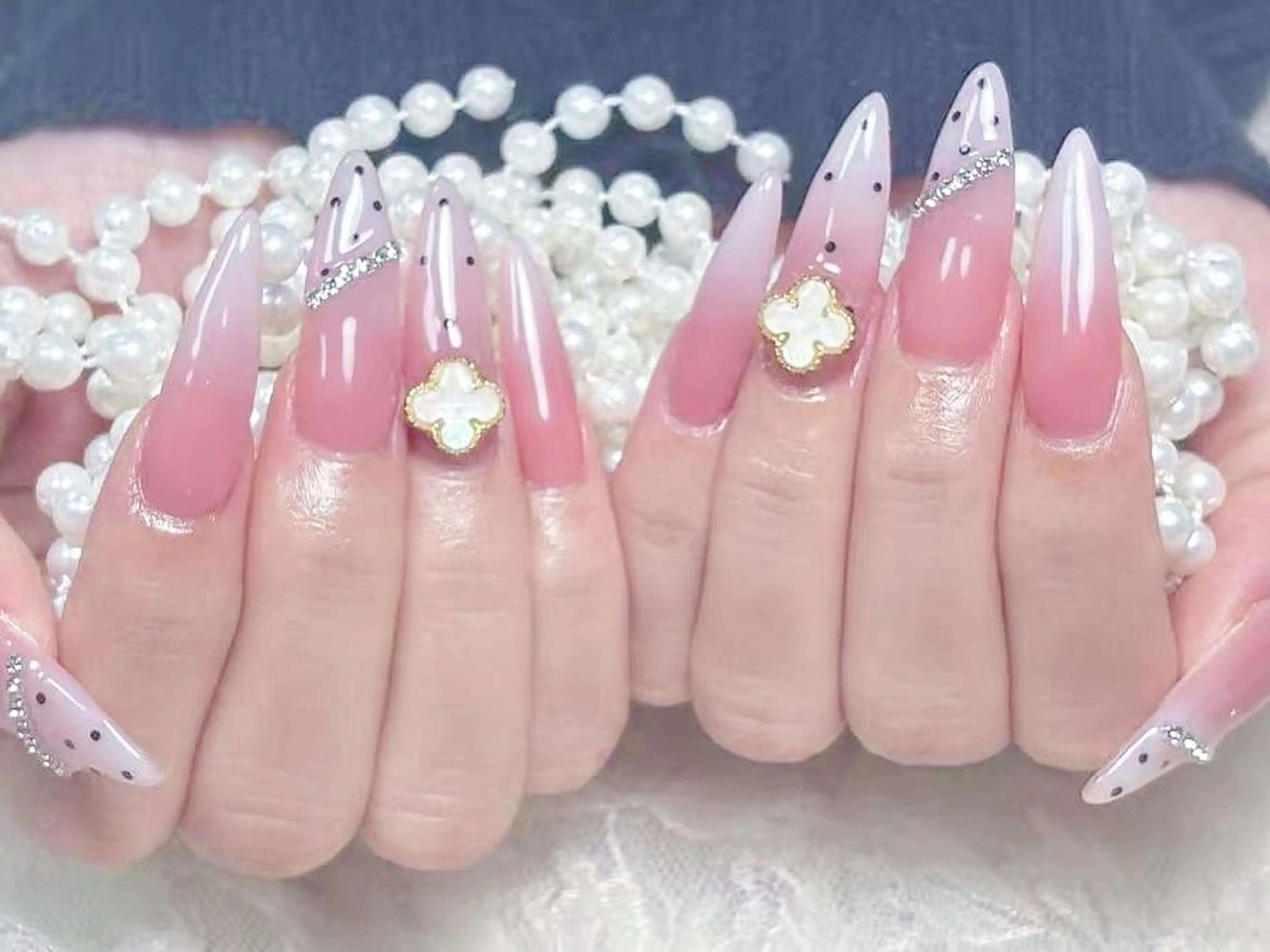 ネイル アートネイル オーロラネイル 長さ出し フットネイル ガーリー リリ 奈🎀のネイルデザイン