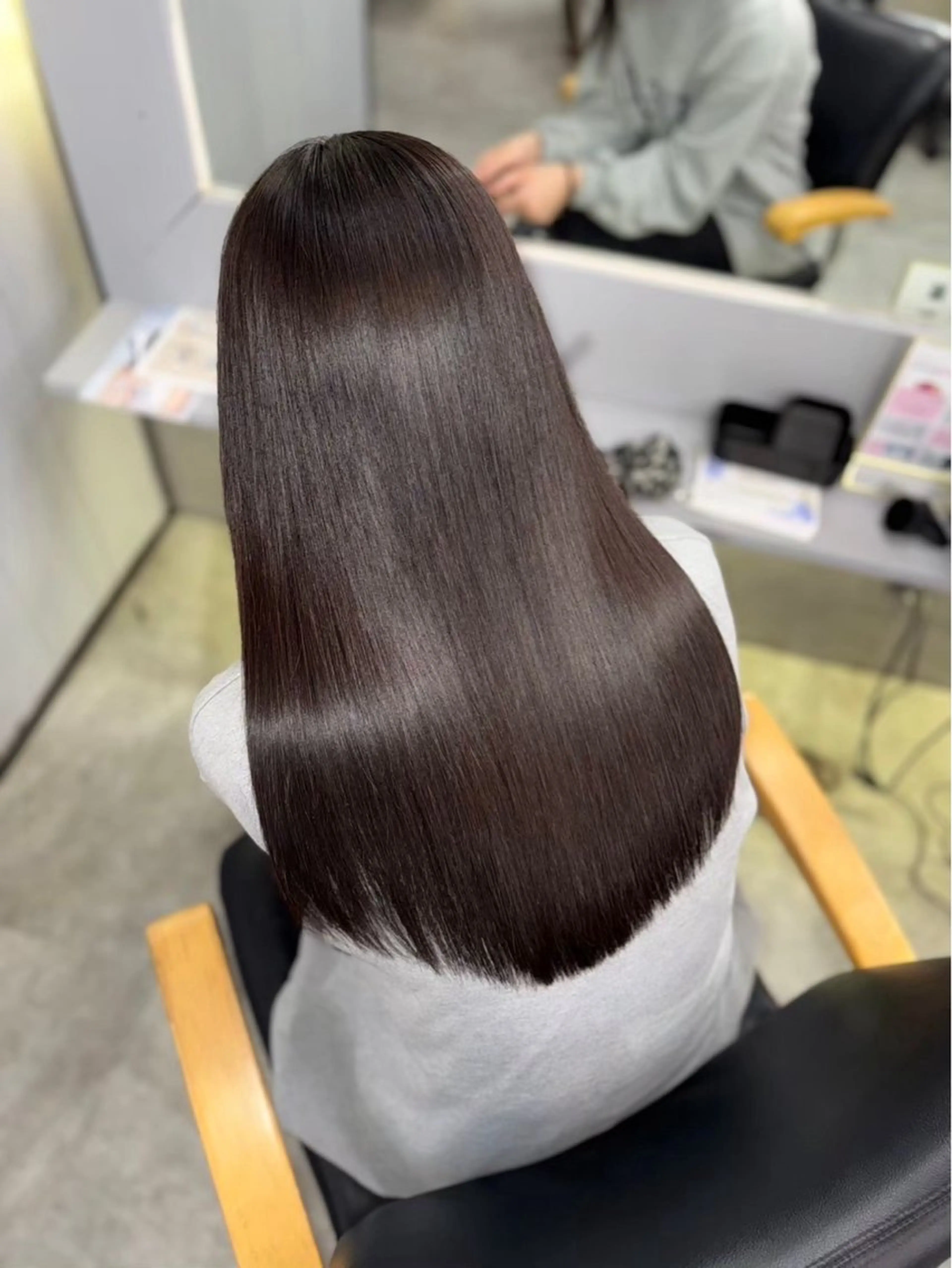 セミロング 美髪/髪質改善 レイヤー/透けカラーのヘアスタイル