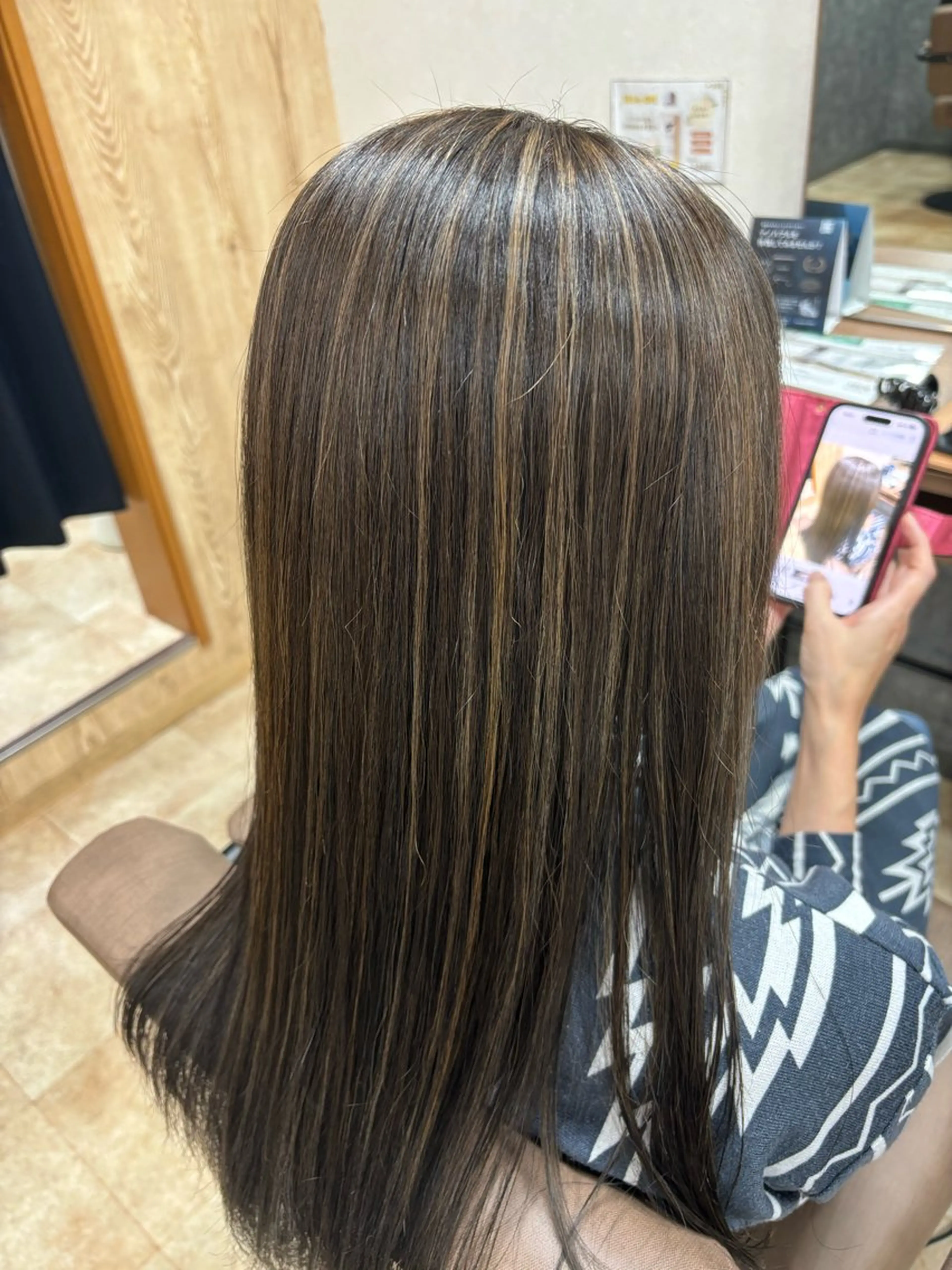 ロング カラー ブラウンカラー ハイライトカラー オリーブカラー ハイライト カット ヘアカラー トリートメント 竹内滉太 当日予約⭕️のヘアスタイル