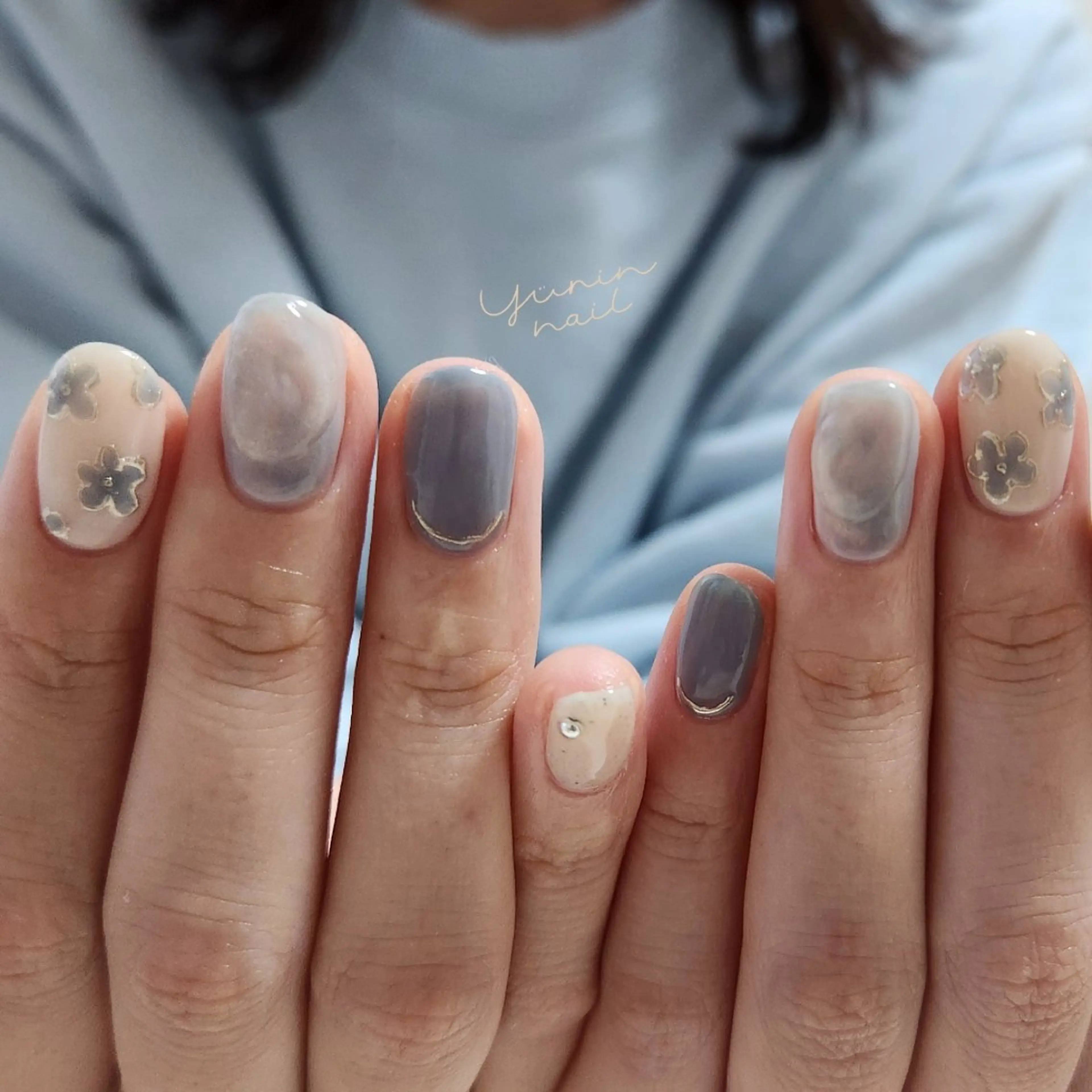 ネイル フラワーネイル ニュアンスネイル ぷっくりネイル ショートネイル 冬ネイル ショートネイル専門 yurin nailのネイルデザイン