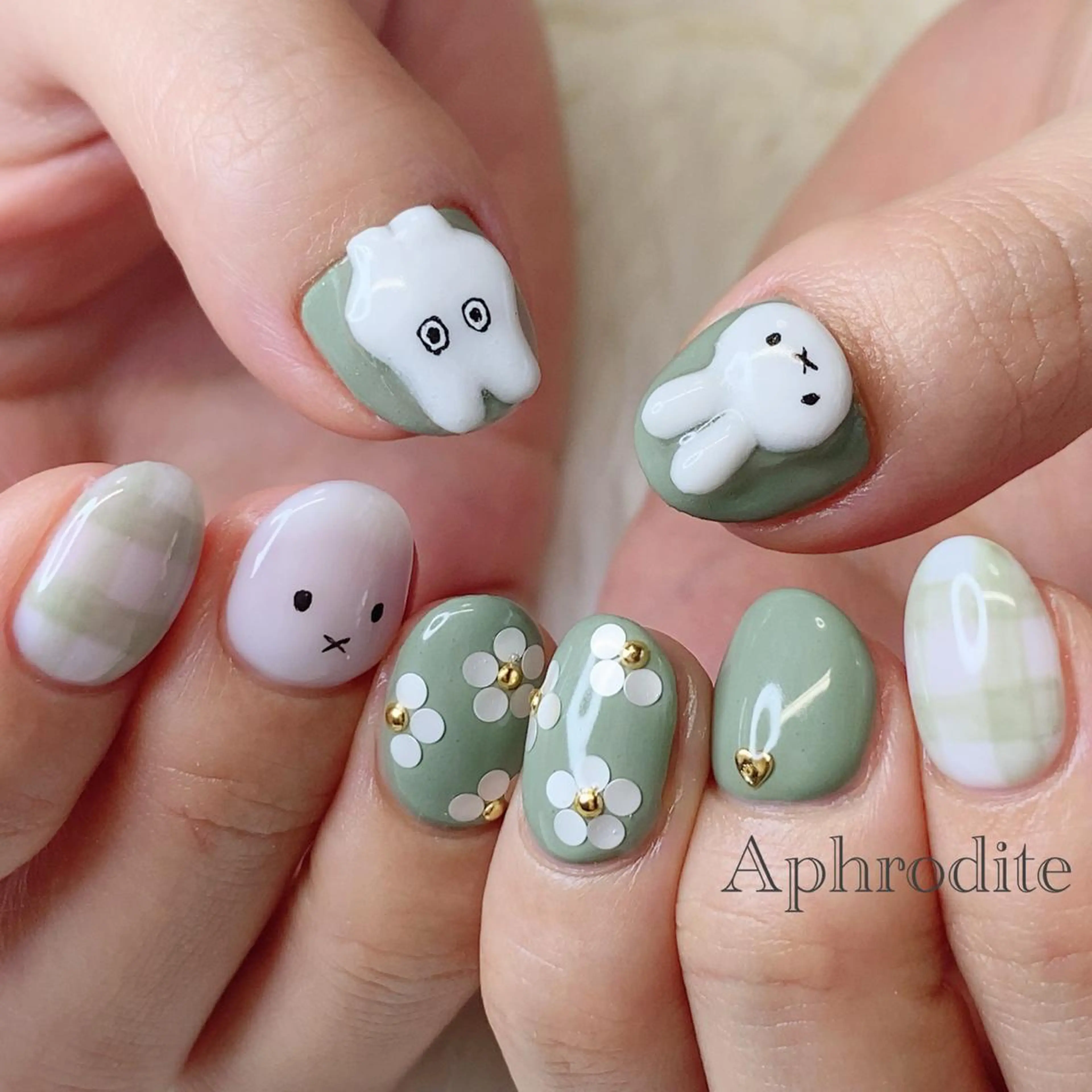 ネイル Aphrodite パラジェル認定サロンのネイルデザイン