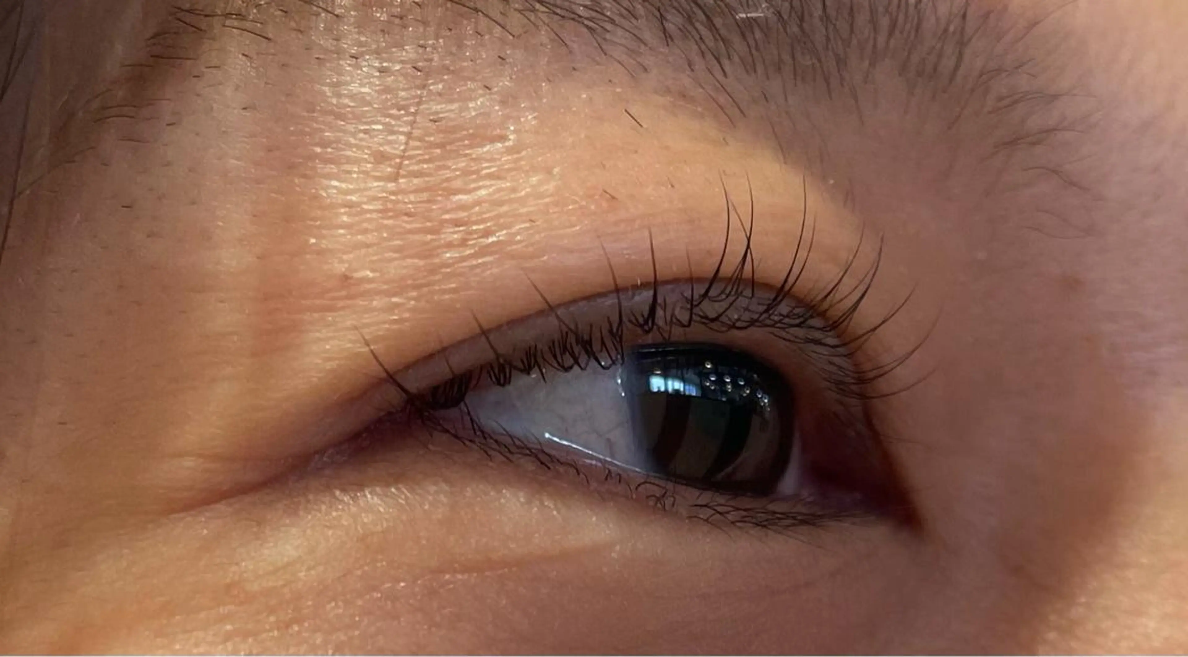 マツエク・マツパ マツパ レイヤーカット✖️ 柔らかベージュカラーのヘアスタイル