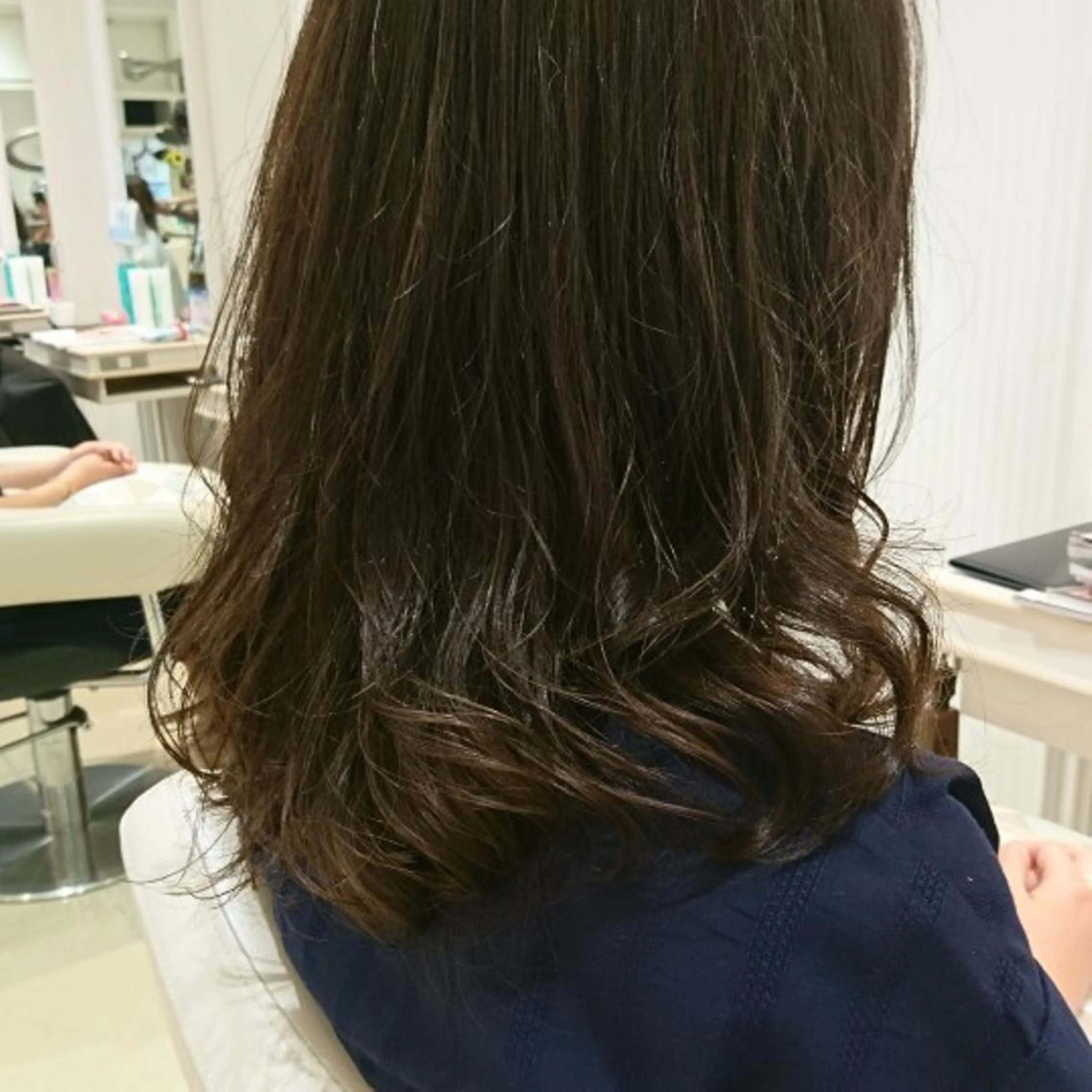 セミロング パーマ 社内カット講師・店長 菅原賢一のヘアスタイル