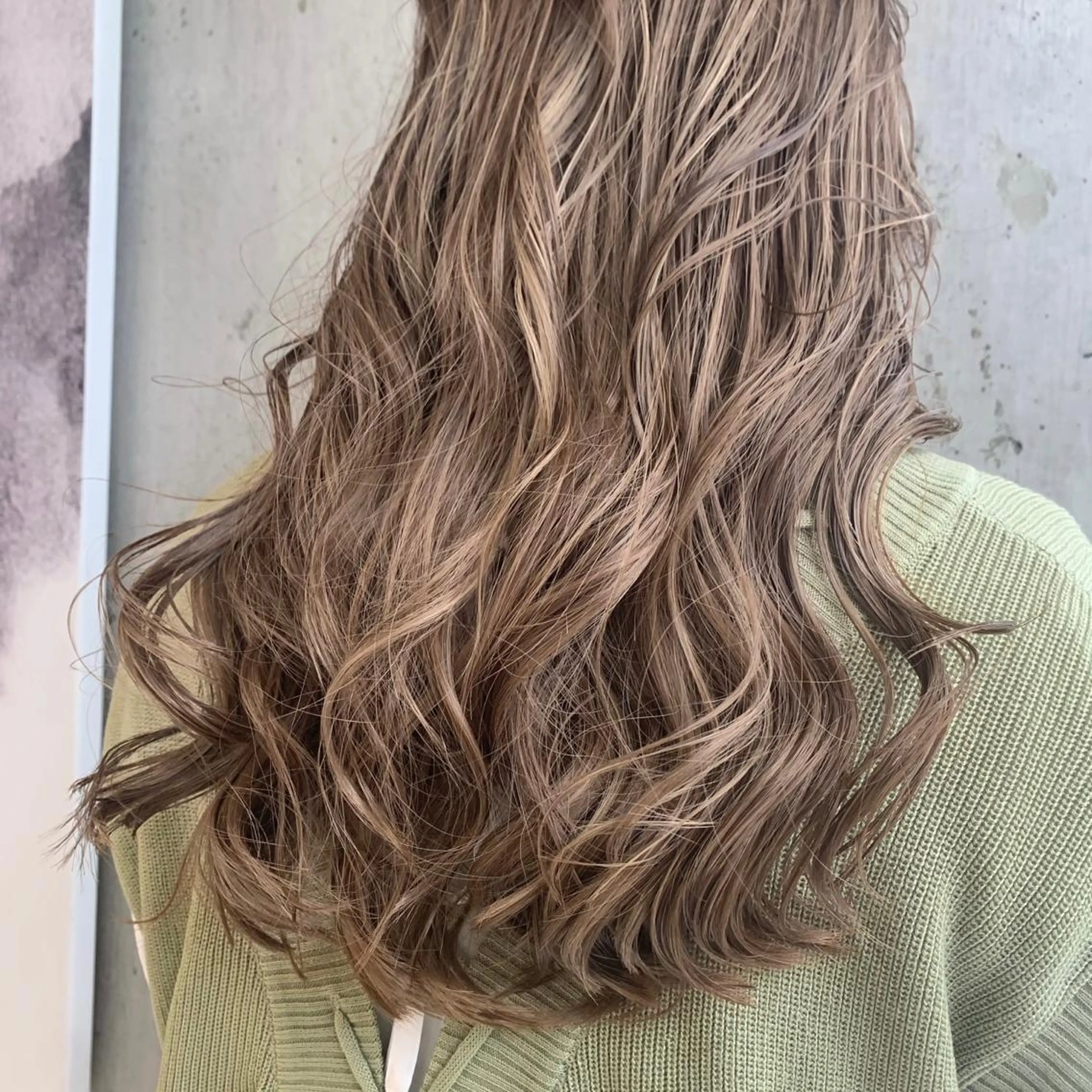 セミロング アッシュ 外国人風カラー ハイライト 髪質改善 韓国風ヘア カット ヘアカラー トリートメント hoNua. 栄/透明感カラーのヘアスタイル