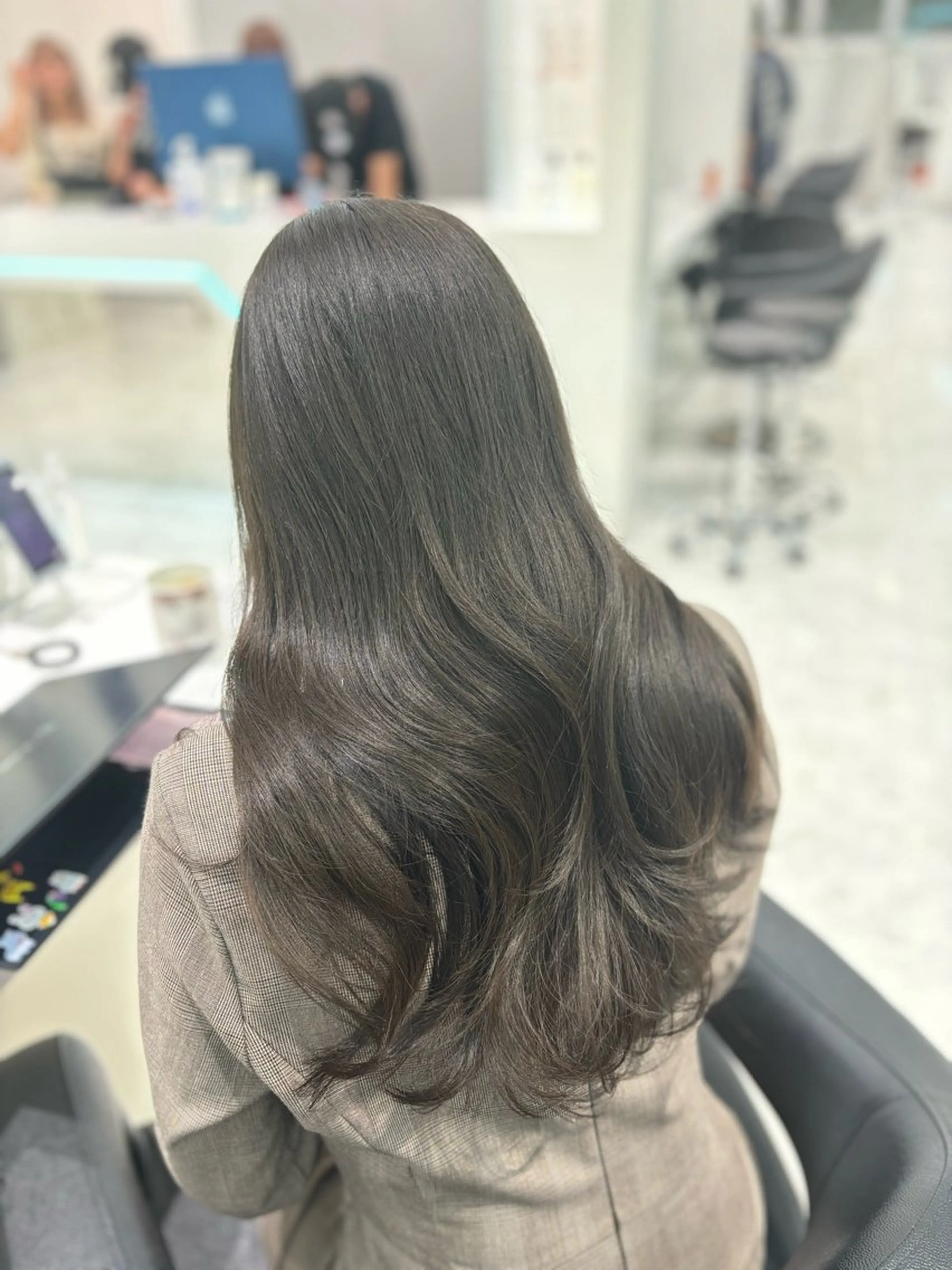 ロング カラー ヘアカラー トリートメント ヘッドスパ ヘアセット 流行りの透明感カラー ×縮毛矯正🤍ユウのヘアスタイル