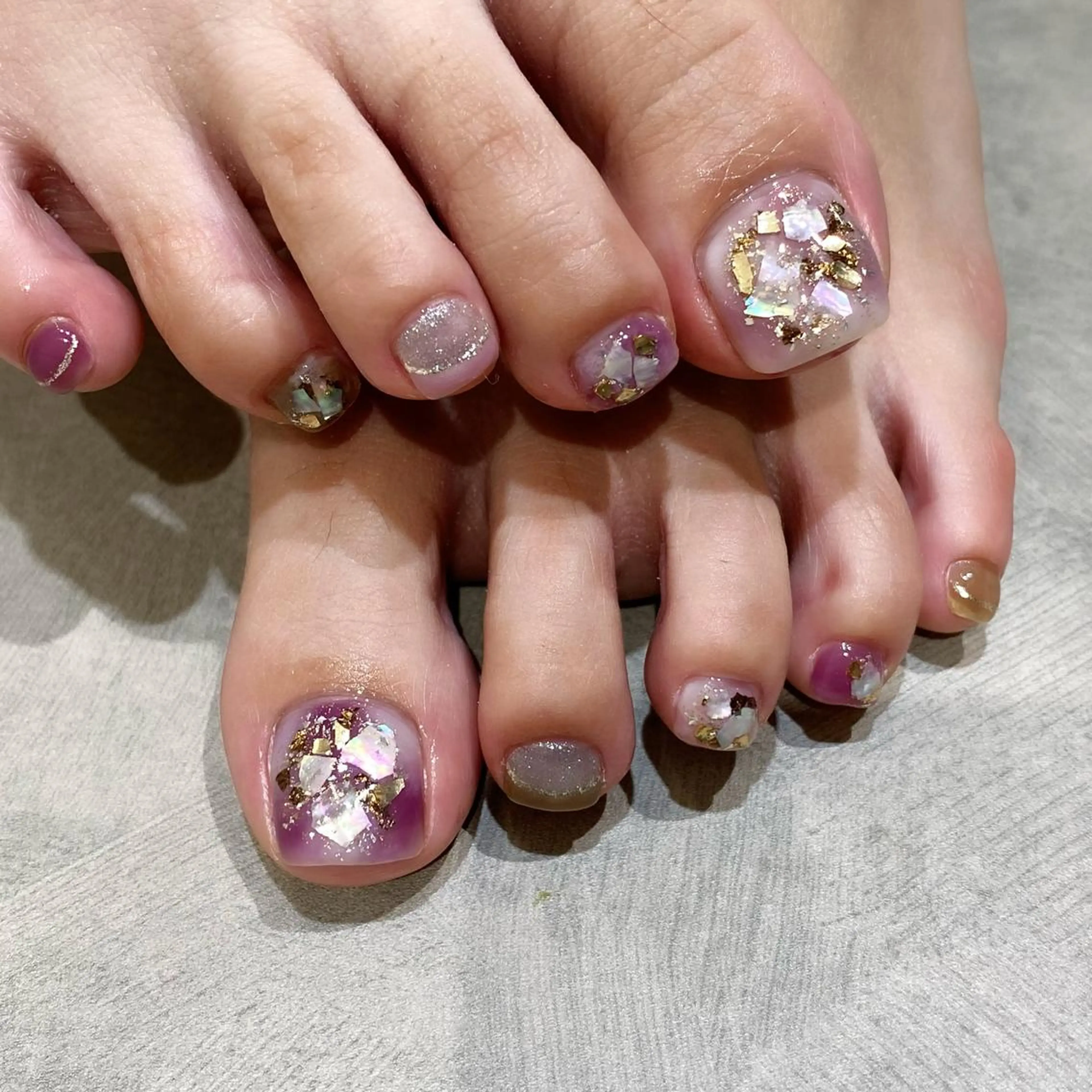 ネイル マグネットネイル ニュアンスネイル ピンク ホワイト フットネイル 阿部 ほのかのネイルデザイン